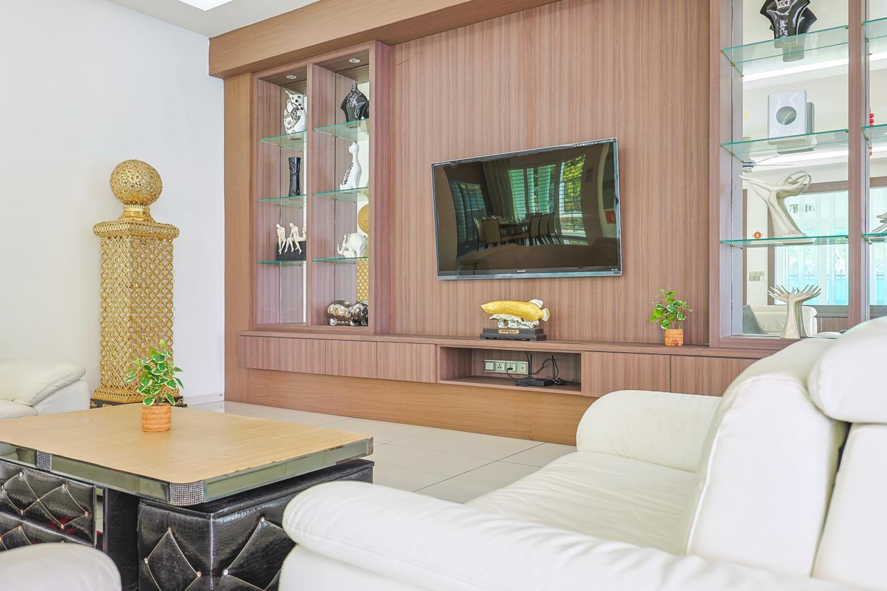 Serene Pool Villa -Luxury Stay with Relaxing Vibes -Clover Home