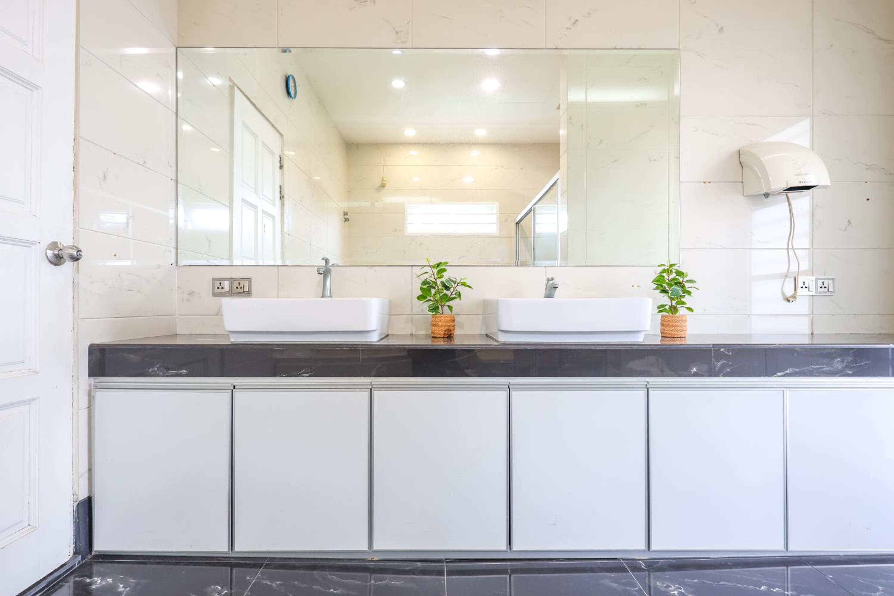 Serene Pool Villa -Luxury Stay with Relaxing Vibes -Clover Home