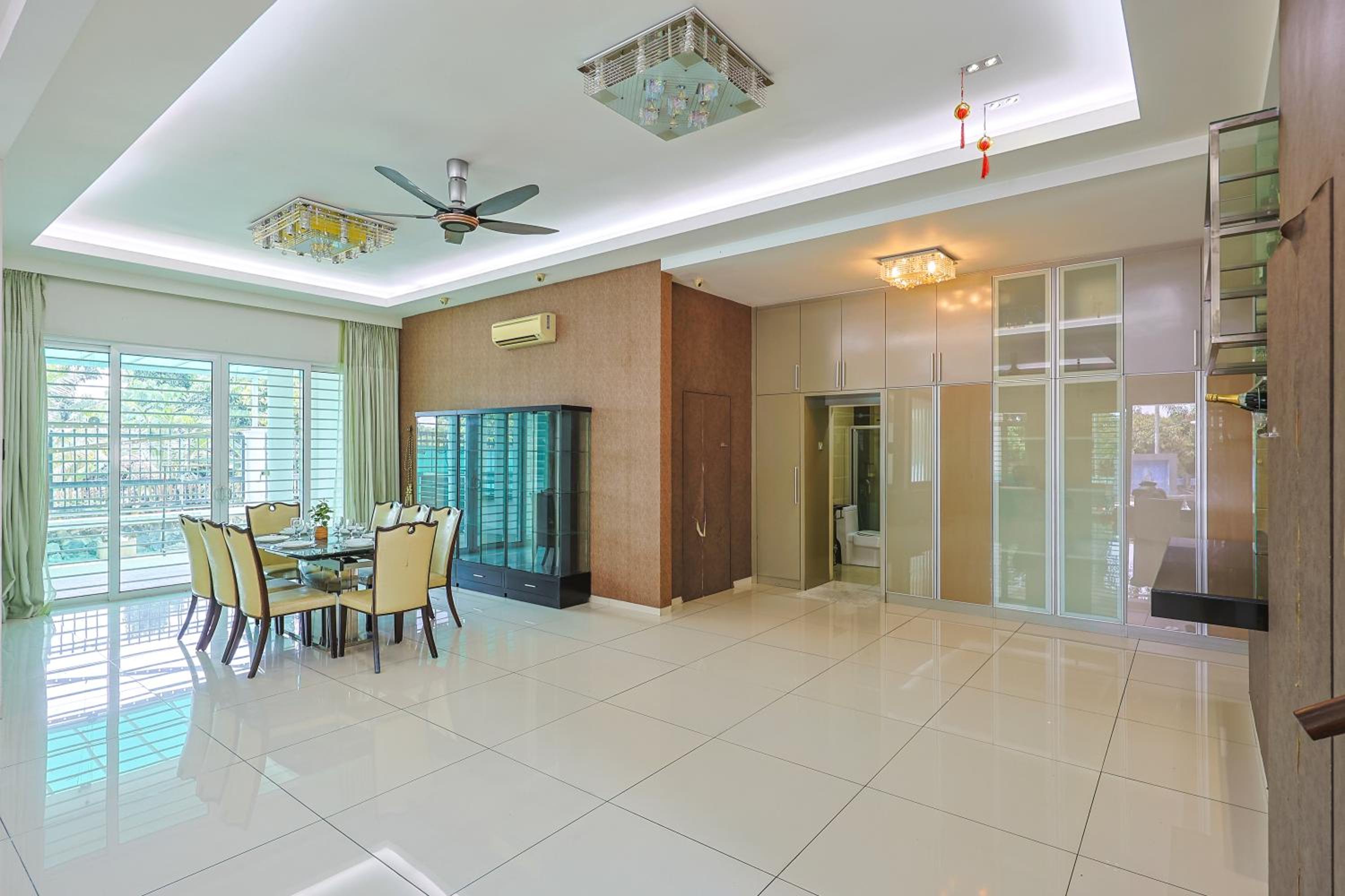 Serene Pool Villa -Luxury Stay with Relaxing Vibes -Clover Home