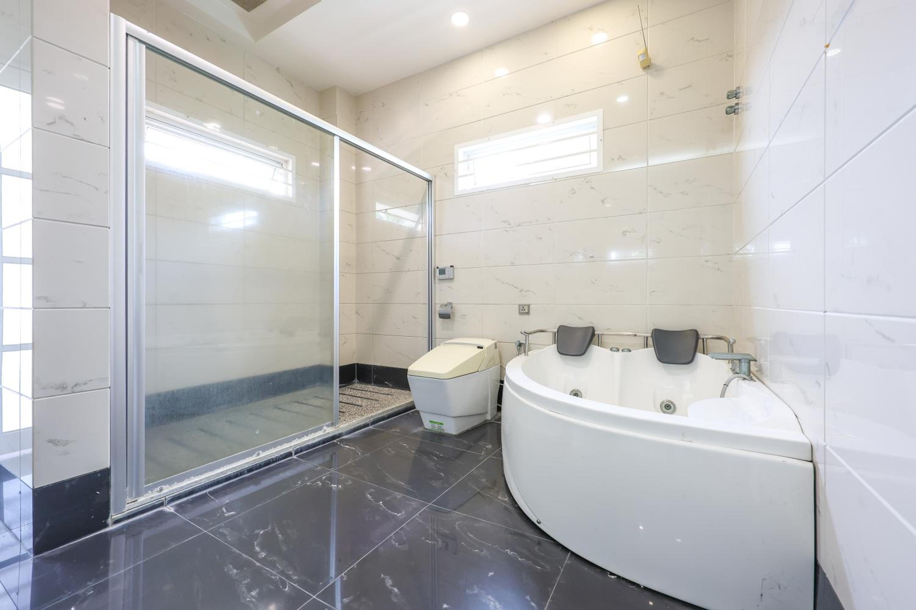 Serene Pool Villa -Luxury Stay with Relaxing Vibes -Clover Home