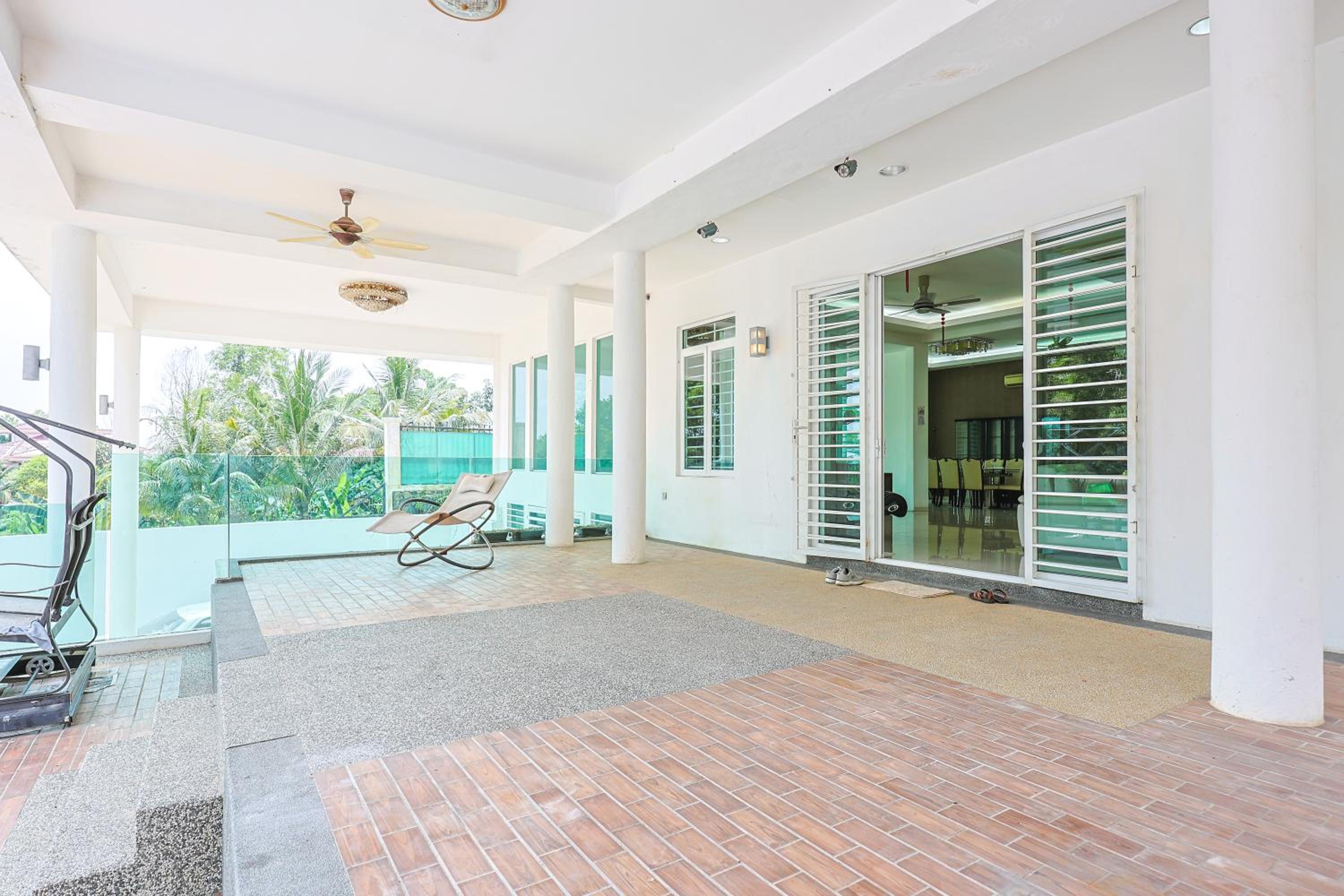 Serene Pool Villa -Luxury Stay with Relaxing Vibes -Clover Home