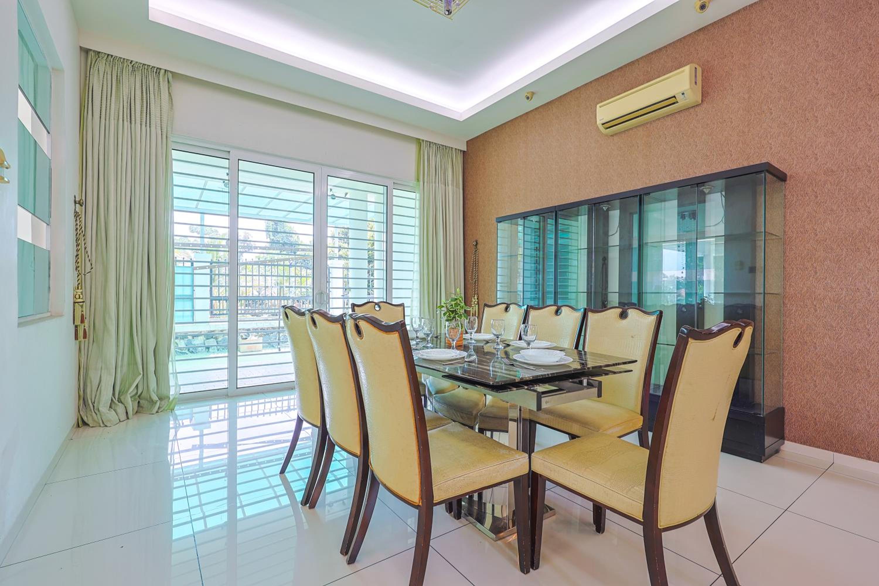 Serene Pool Villa -Luxury Stay with Relaxing Vibes -Clover Home