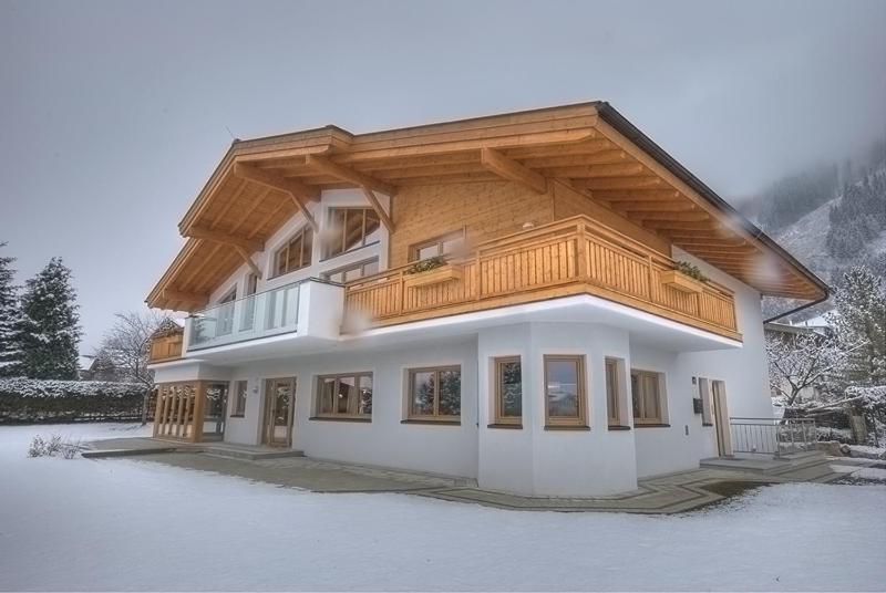 Chalet Apartment Ski and Golf by Kaprun Rentals view 3