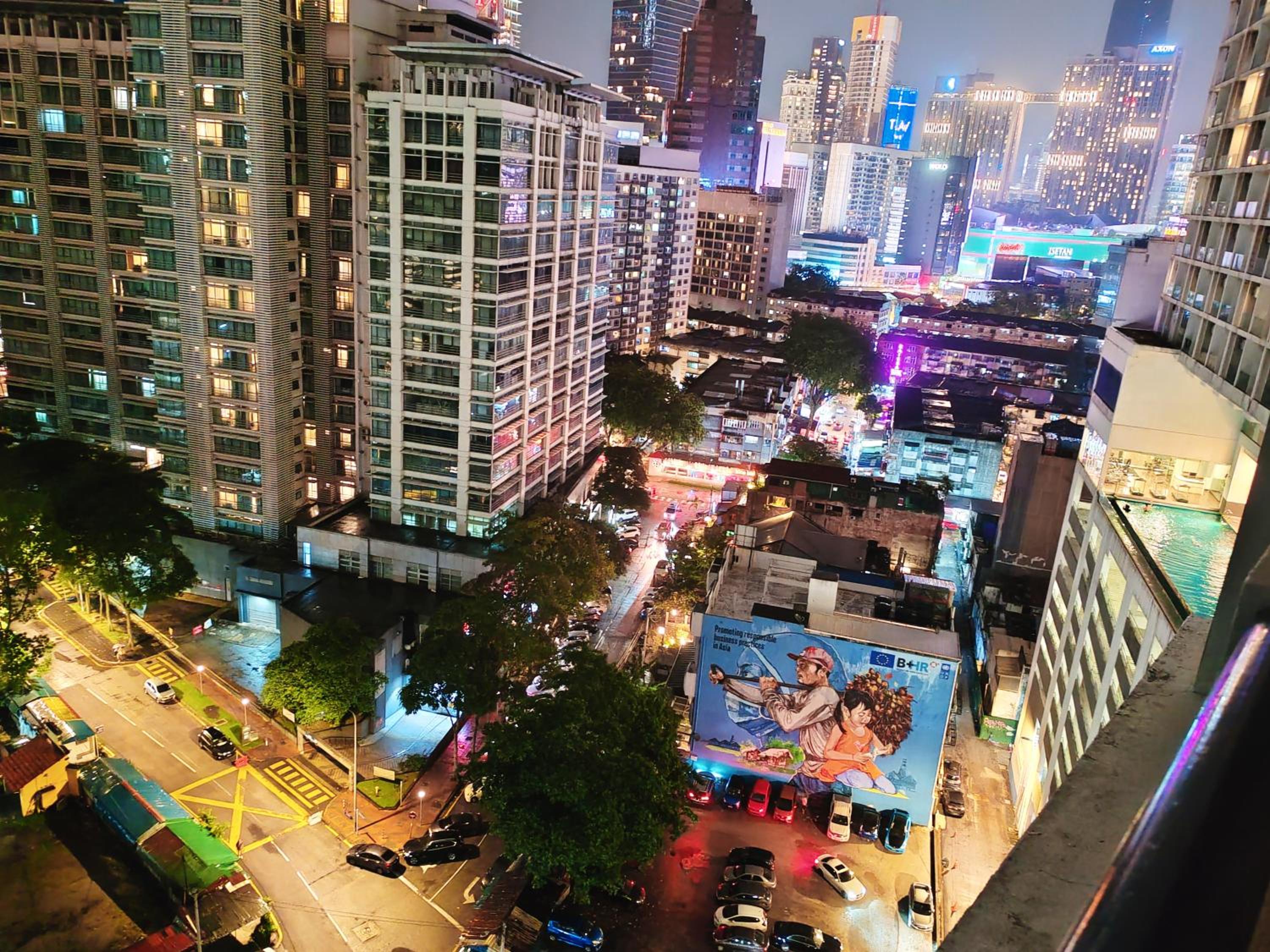 126 Bukit Ceylon 5 minutes KLCC Jalan Alor Pavilion Bukit Bintang 2R2B 8Pax