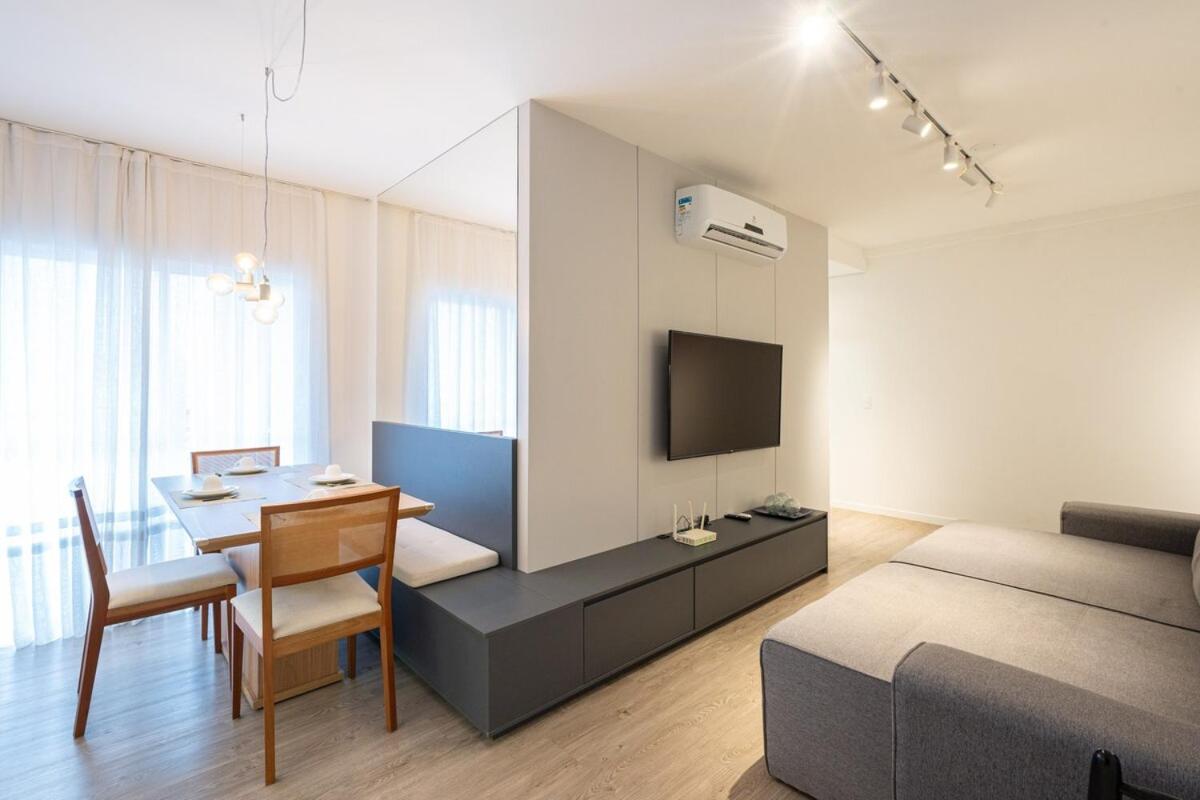 Apto Bal Picarras 150M PRAIA com PISICNA, sacada com CHURRASQUEIRA privativa, AR CONDICIONADO Wi Fi, PORTARIA 24h, PLAYGROUND INFANTIL, QUADRA DE ESPORTES 