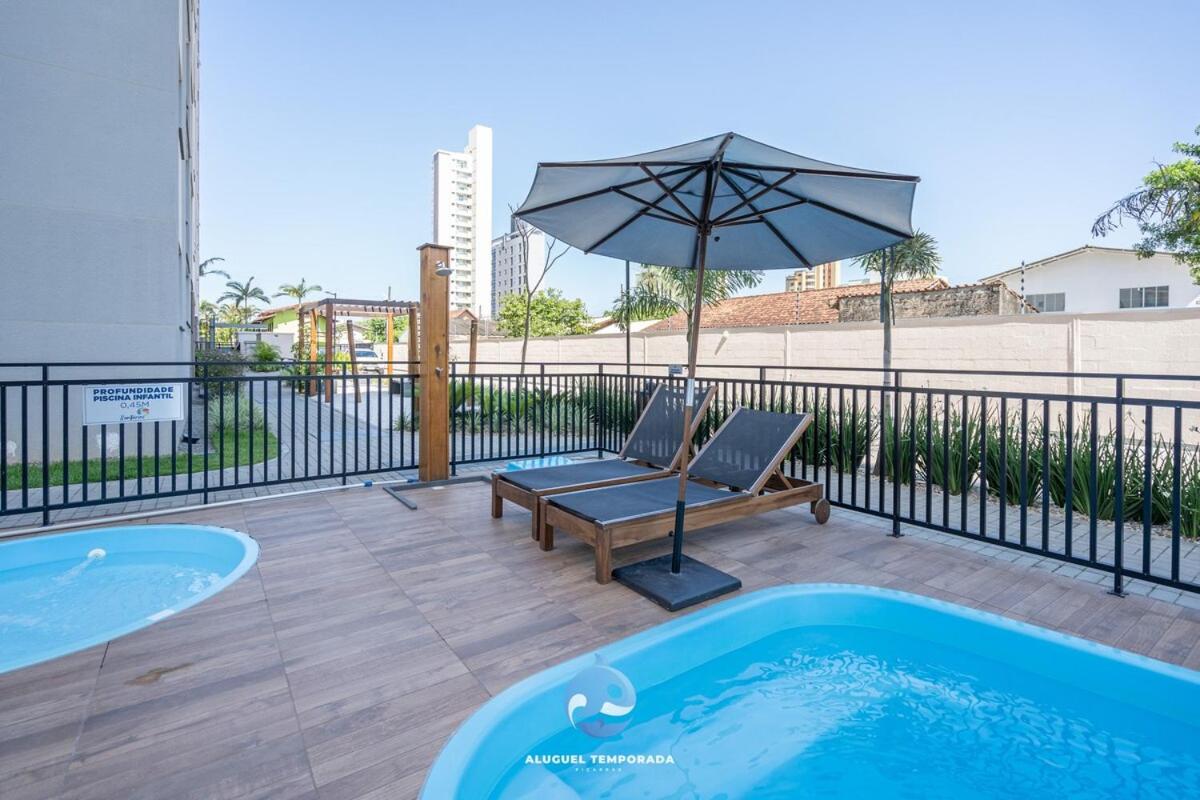 Apto Bal Picarras 150M PRAIA com PISICNA, sacada com CHURRASQUEIRA privativa, AR CONDICIONADO Wi Fi, PORTARIA 24h, PLAYGROUND INFANTIL, QUADRA DE ESPORTES 