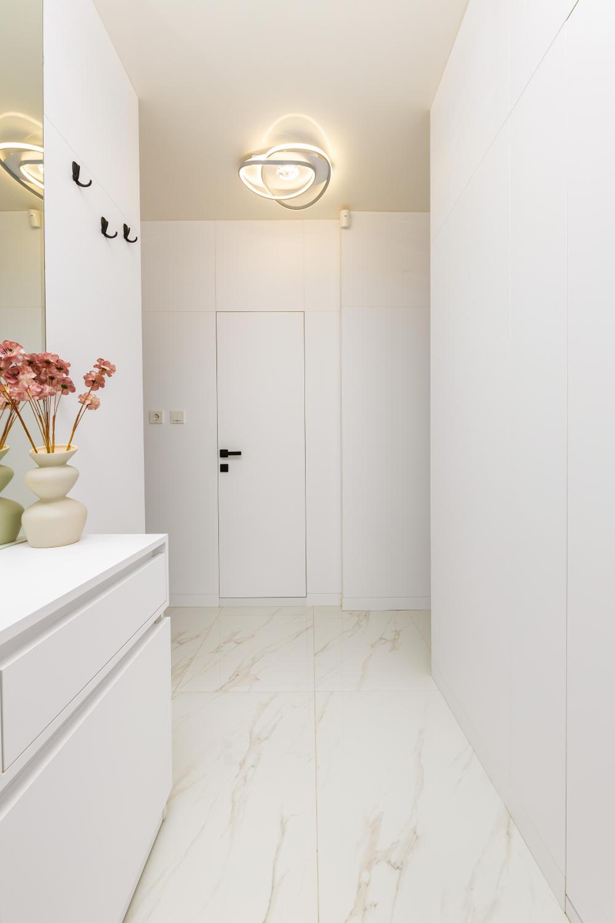 Two-Bedroom Apartments with Free Private Parking and 6min to Center