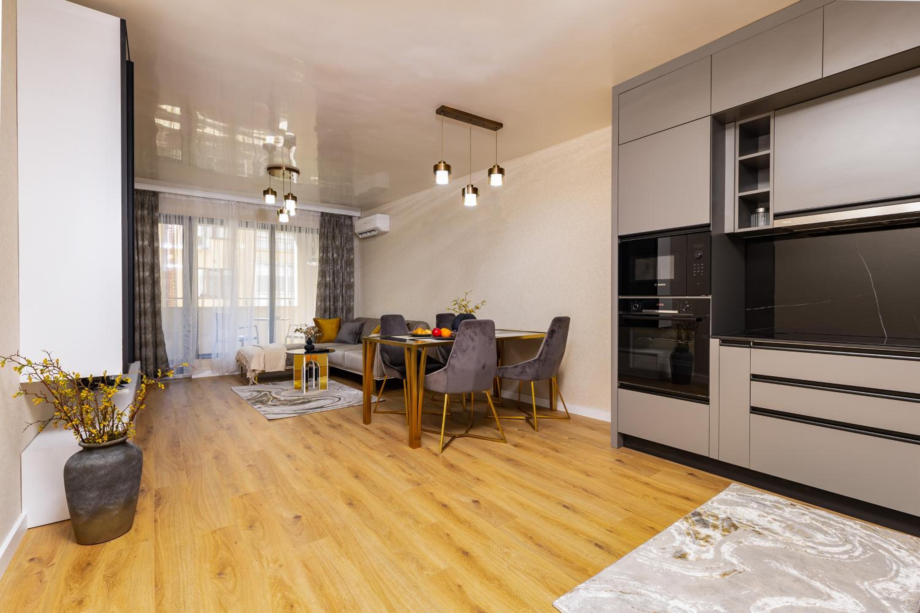 Two-Bedroom Apartments with Free Private Parking and 6min to Center