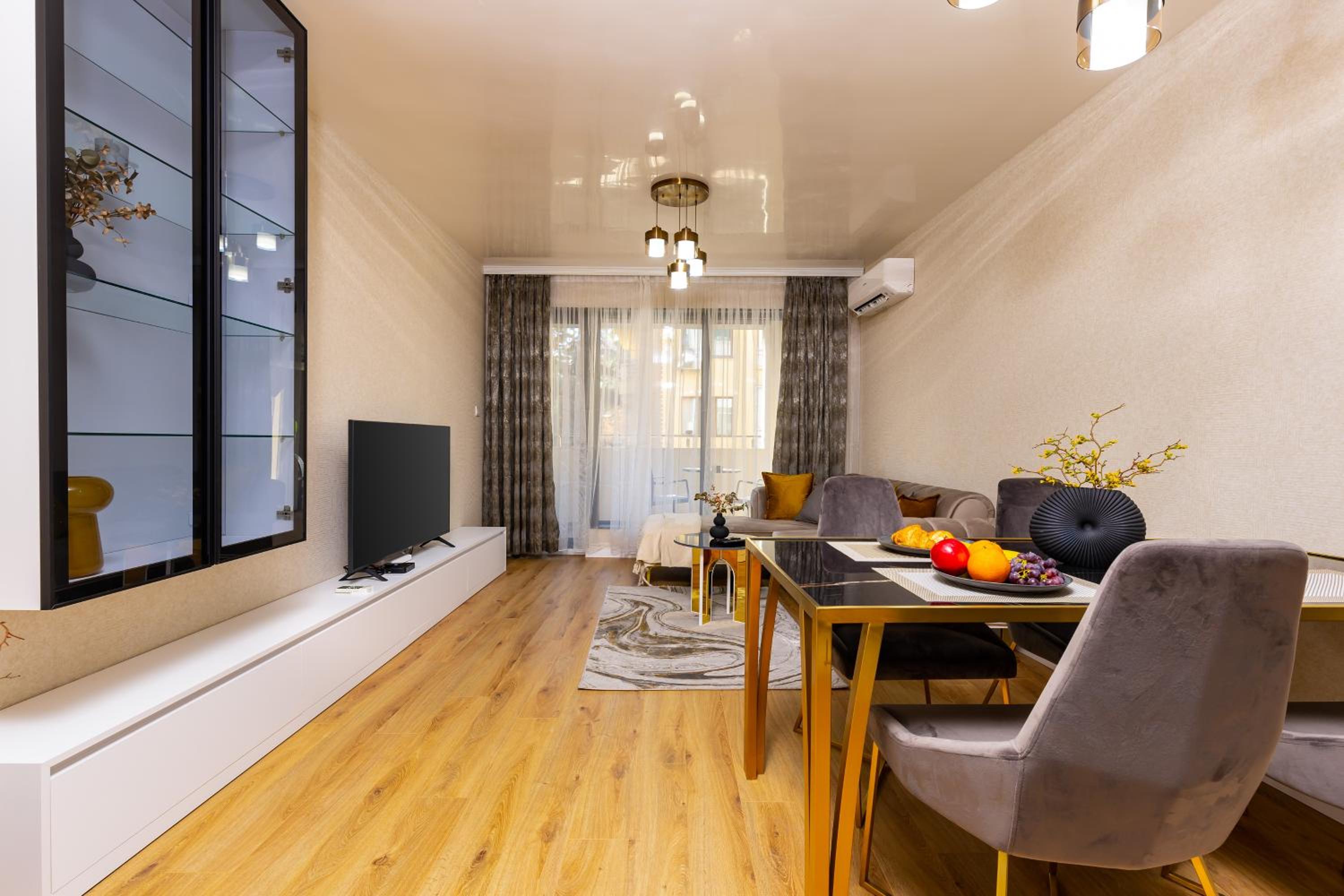 Two-Bedroom Apartments with Free Private Parking and 6min to Center