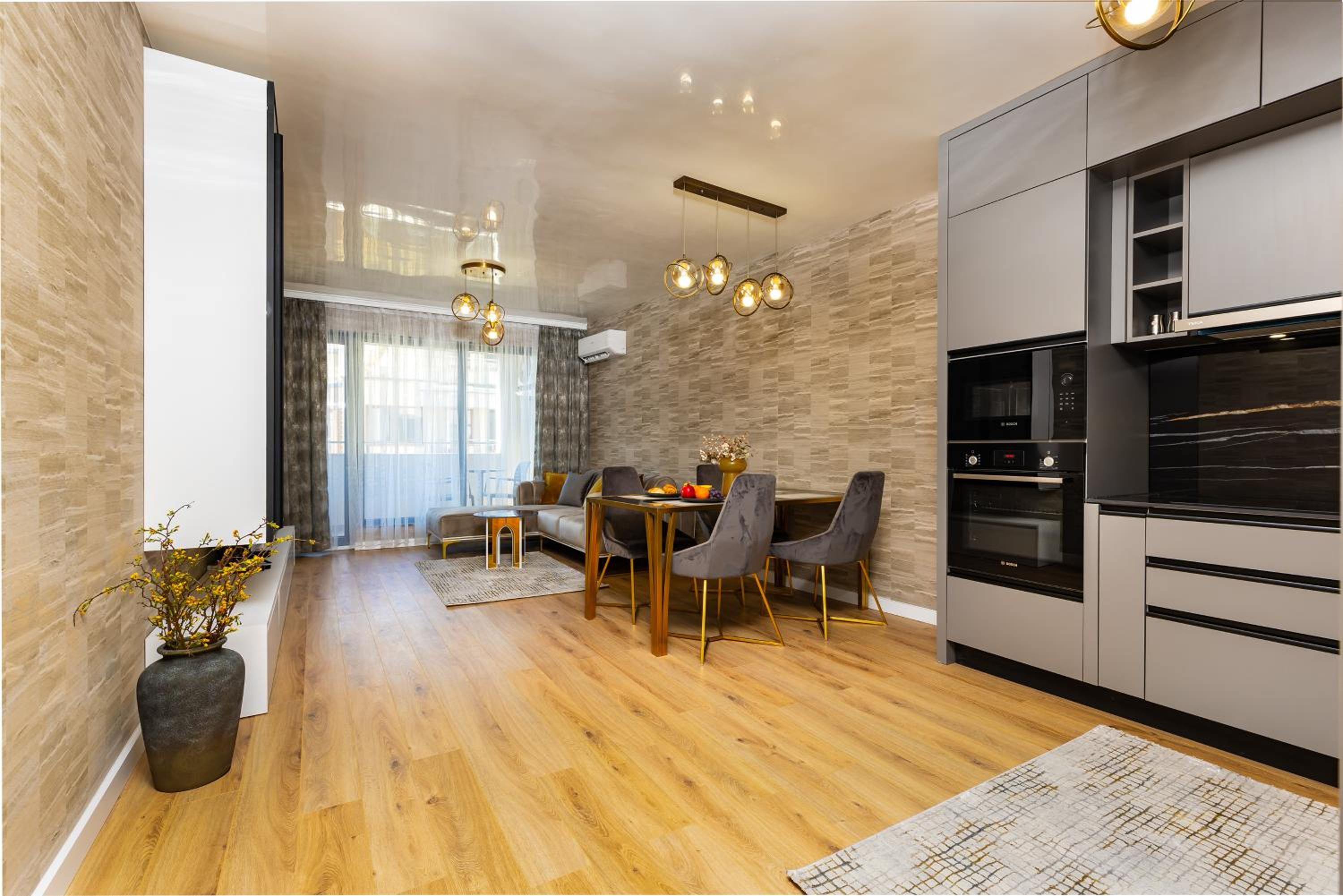 Two-Bedroom Apartments with Free Private Parking and 6min to Center