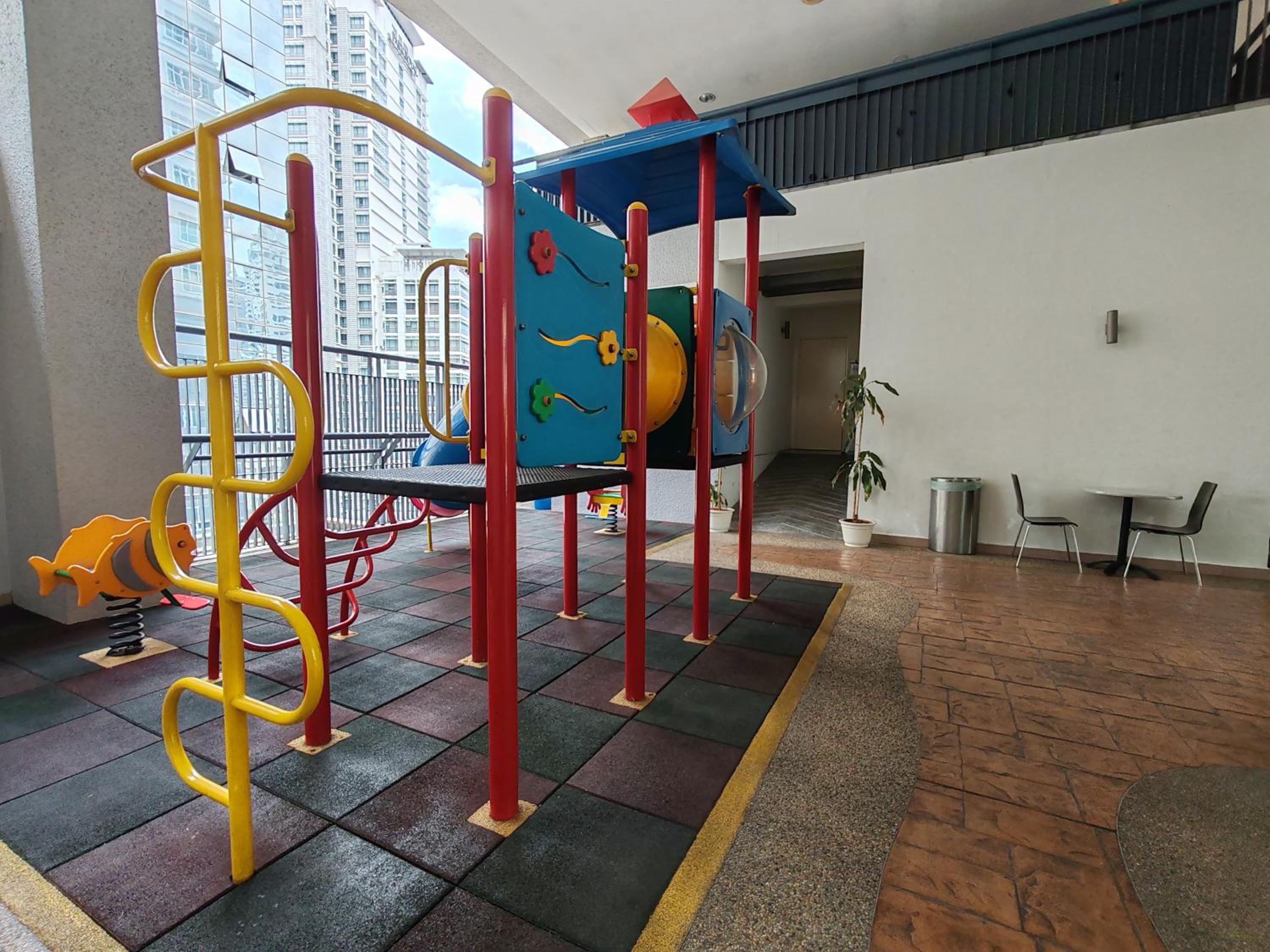 1211 Seri Bukit Ceylon KLCC 5 minutes to Alor Street Pavilion Bukit Bintang 2R2B 8Pax