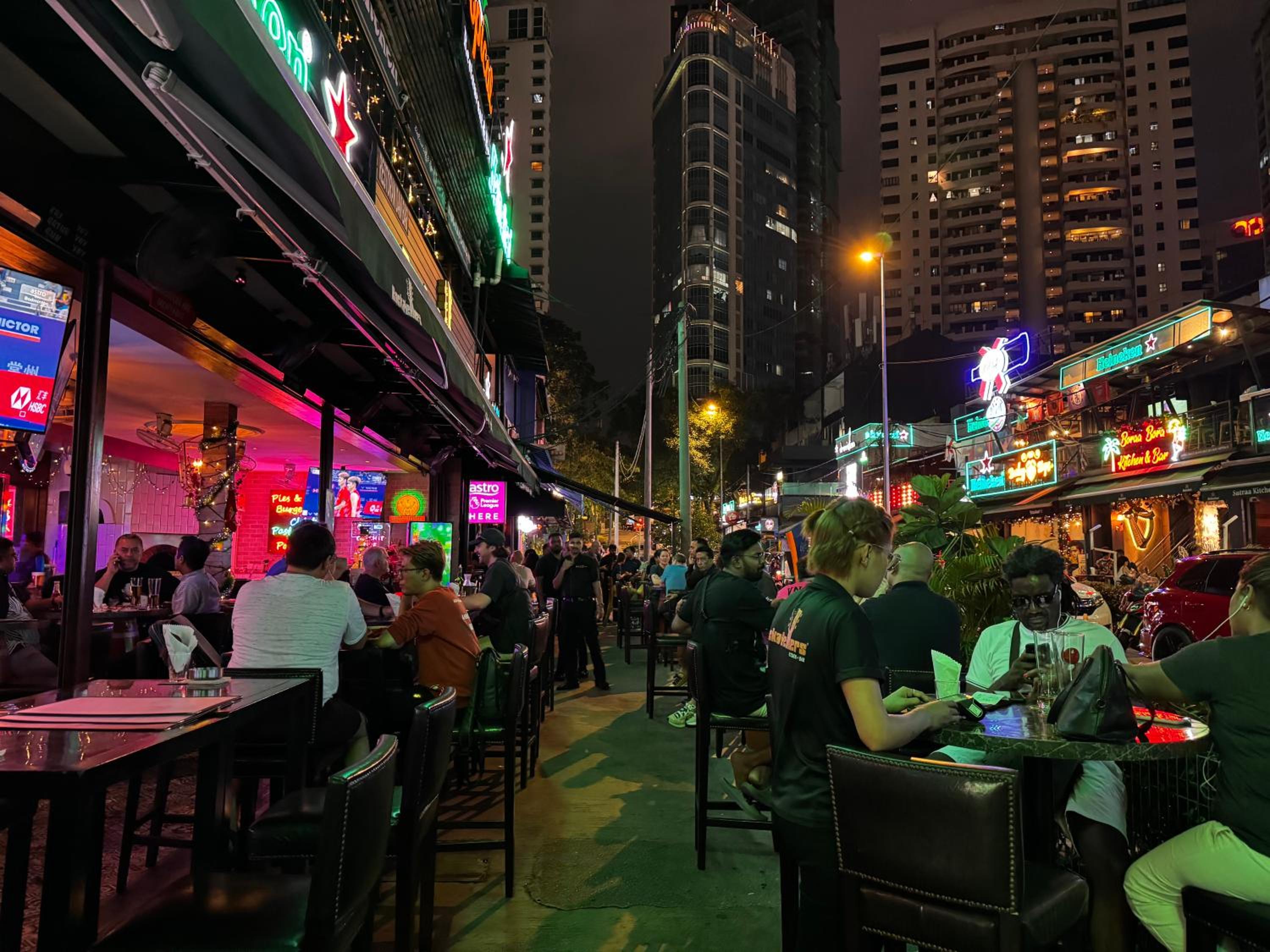 1211 Seri Bukit Ceylon KLCC 5 minutes to Alor Street Pavilion Bukit Bintang 2R2B 8Pax