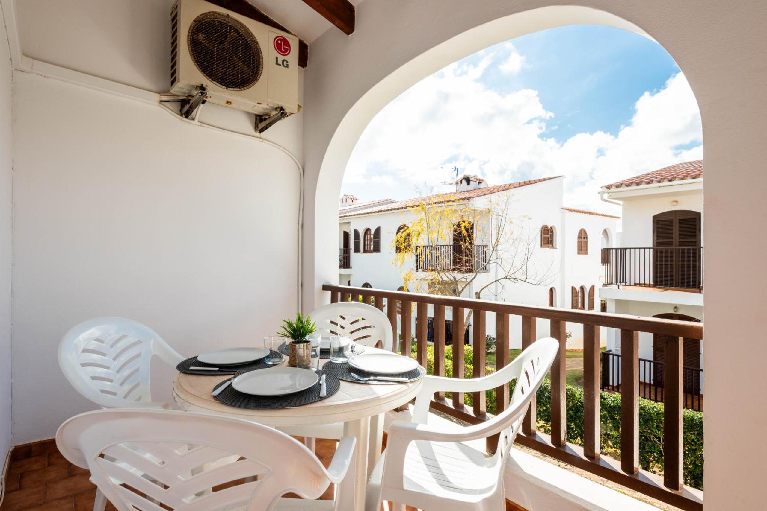 Menorca Apartamento Girasoles 64 by Mauter Villas