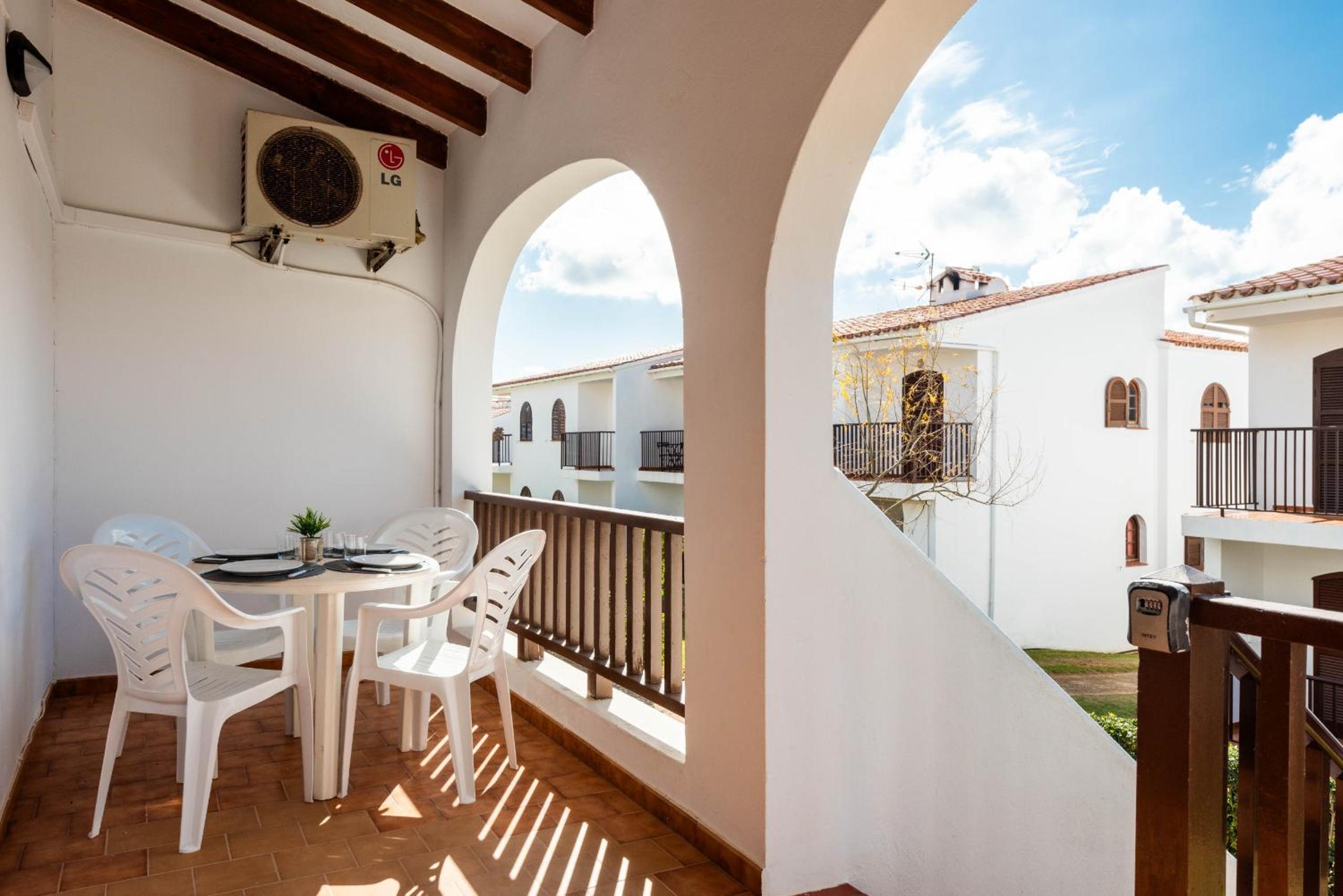 Menorca Apartamento Girasoles 64 by Mauter Villas
