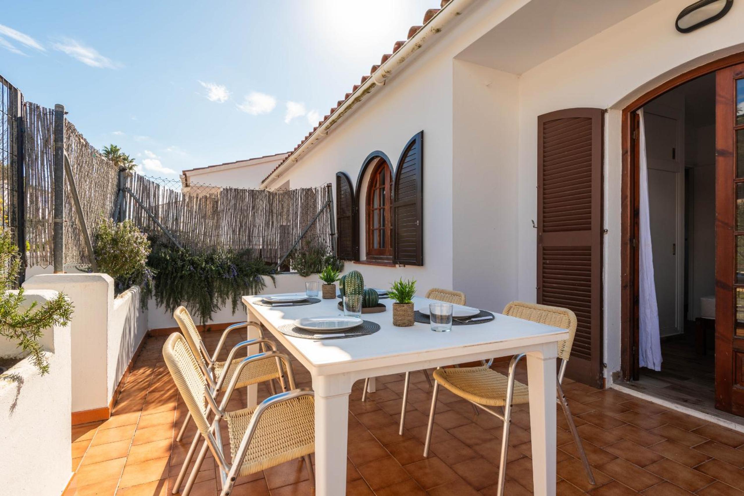 Menorca Apartamento Girasoles 64 by Mauter Villas