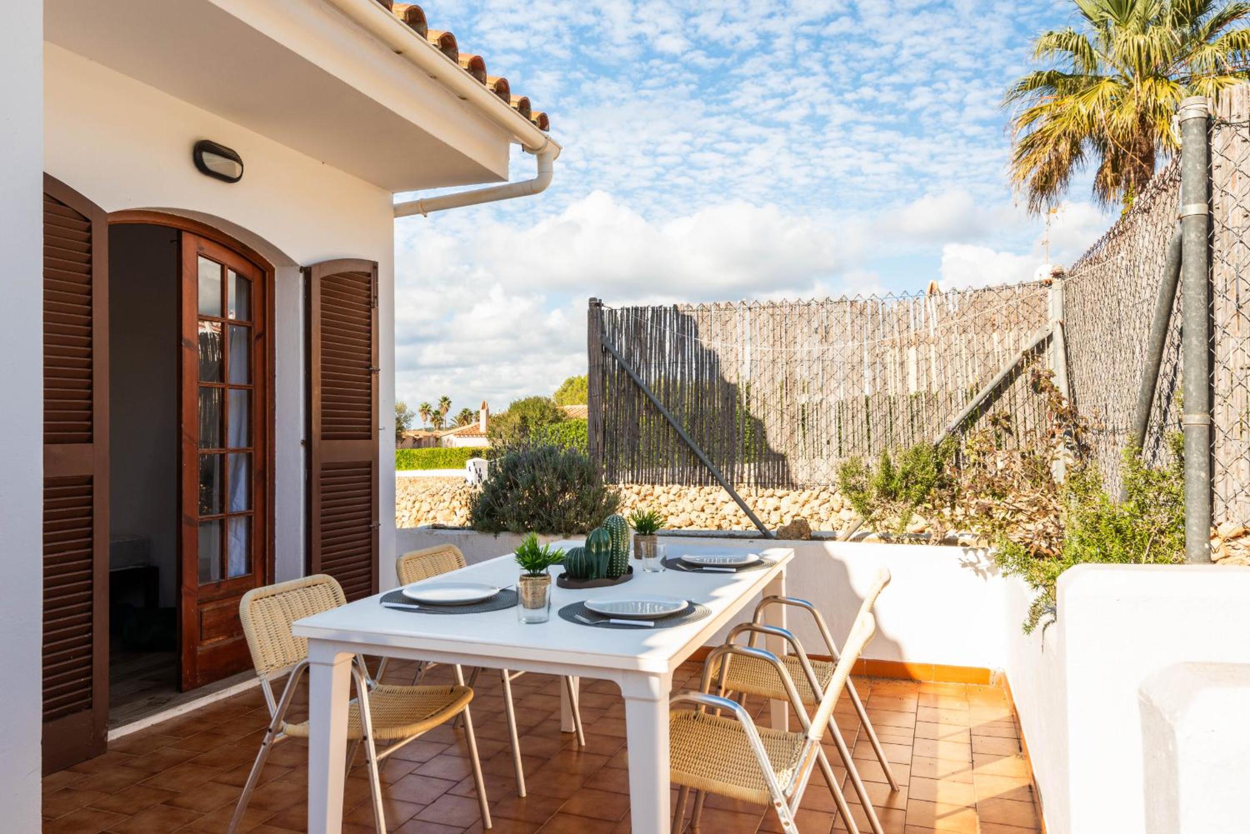 Menorca Apartamento Girasoles 64 by Mauter Villas