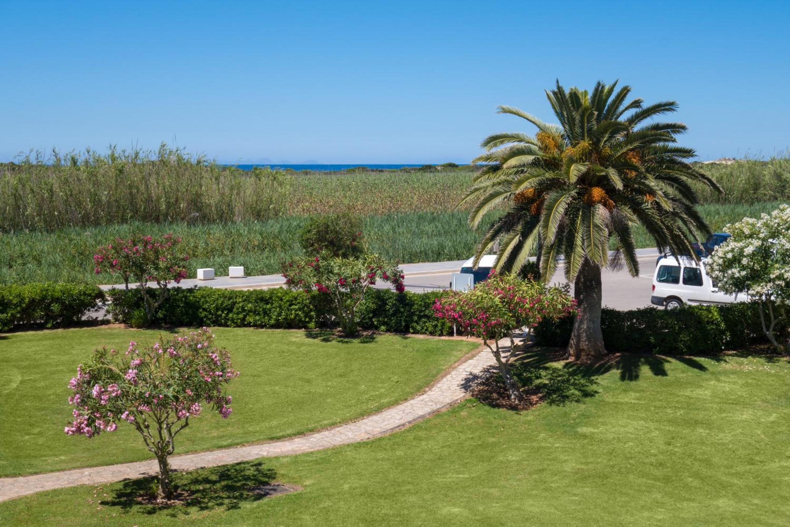 Menorca Apartamento Girasoles 64 by Mauter Villas