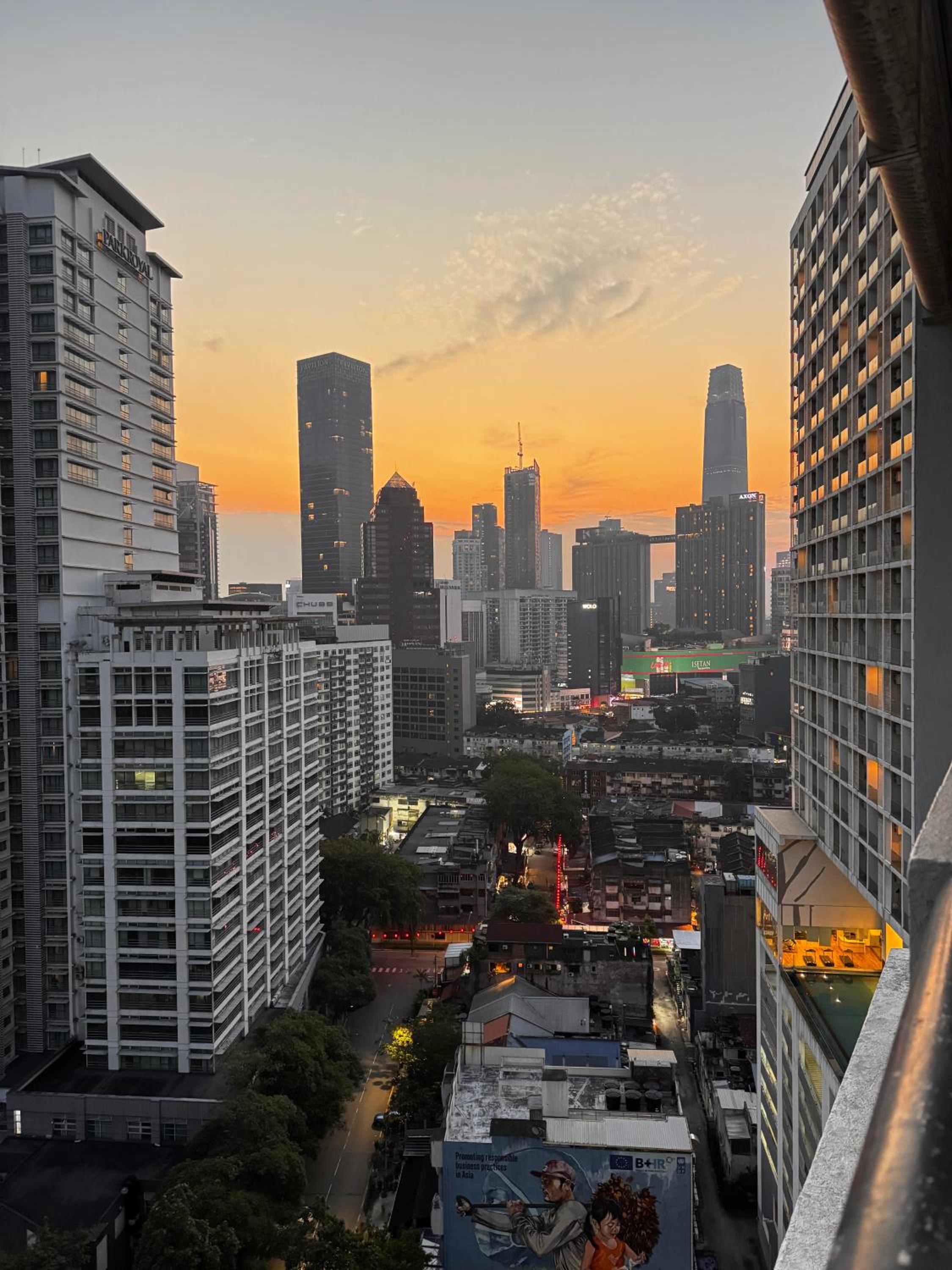 126 Bukit Ceylon 5 minutes KLCC Jalan Alor Pavilion Bukit Bintang 2R2B 8Pax