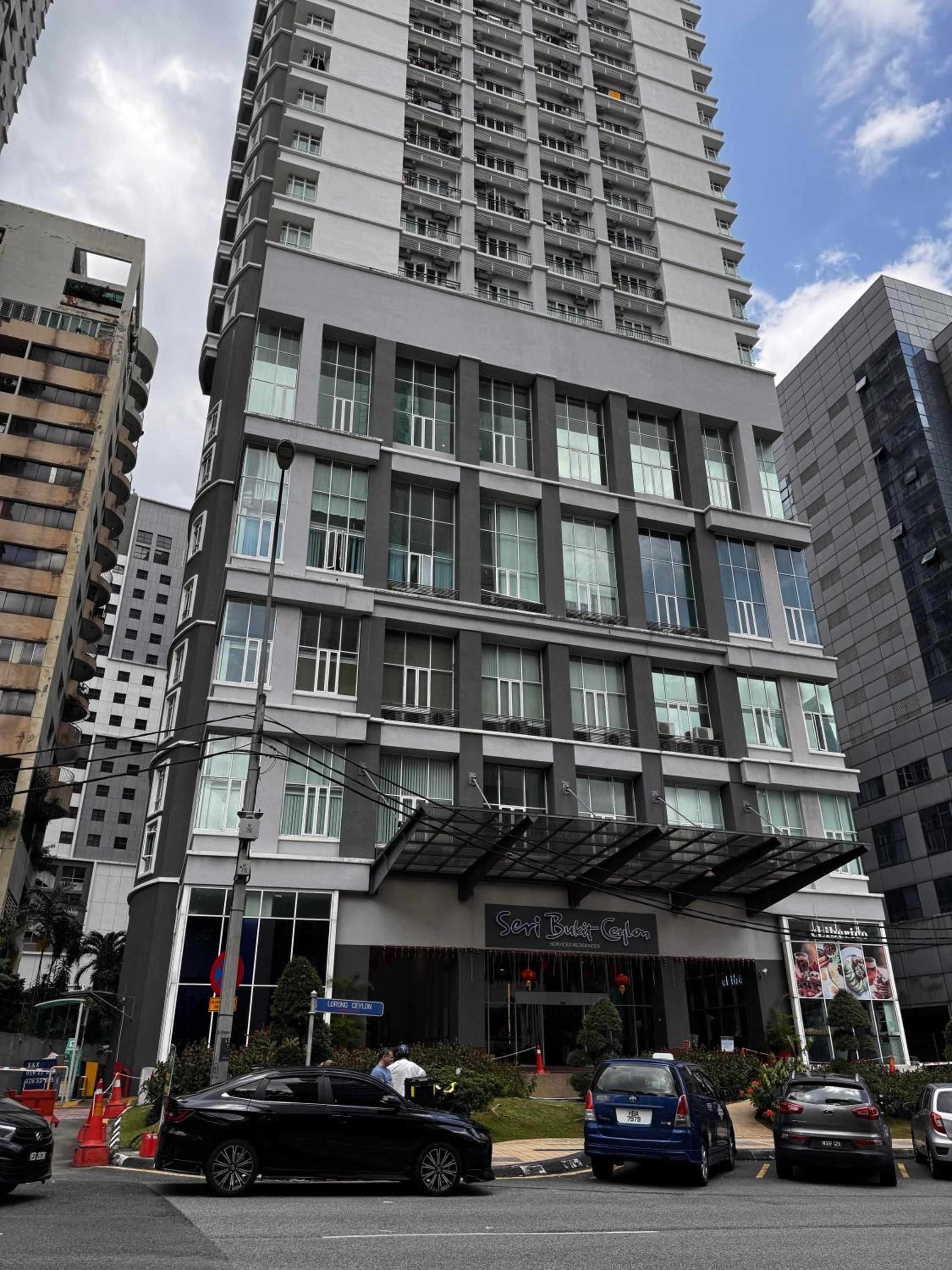 126 Bukit Ceylon 5 minutes KLCC Jalan Alor Pavilion Bukit Bintang 2R2B 8Pax