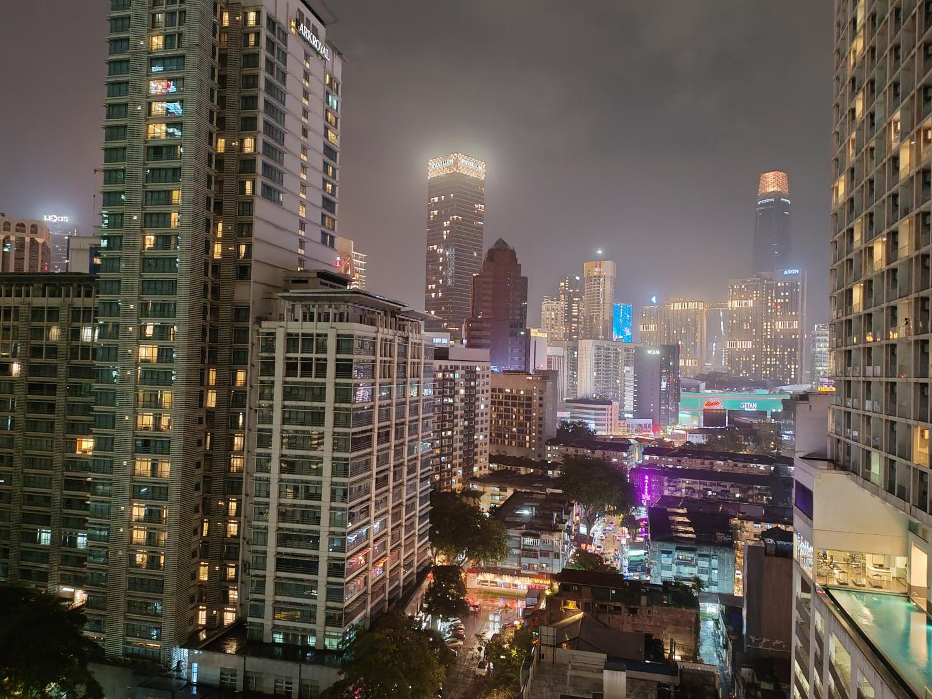 126 Bukit Ceylon 5 minutes KLCC Jalan Alor Pavilion Bukit Bintang 2R2B 8Pax