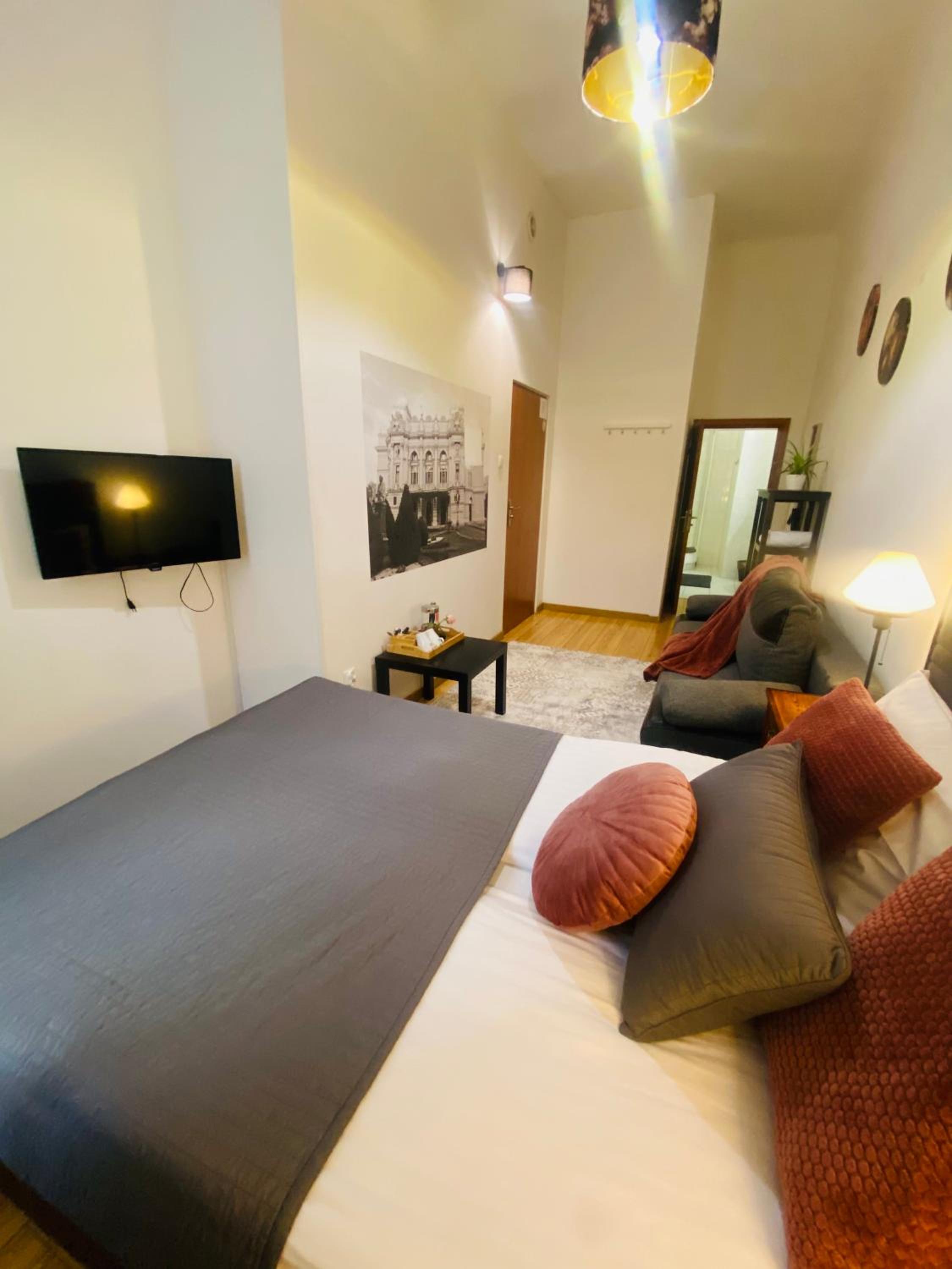 Krakow Apartments & Rooms