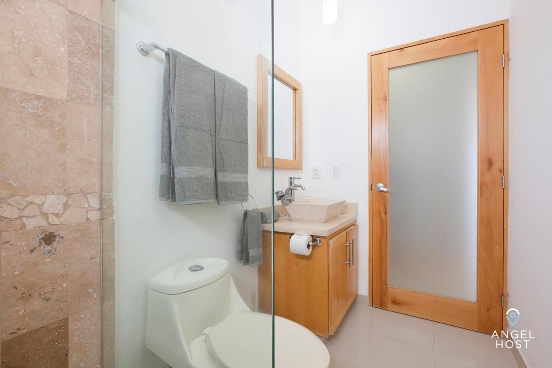Condos with Spectacular Views & Pool Onsite