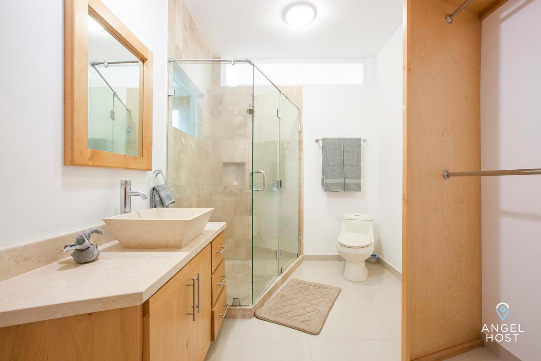 Condos with Spectacular Views & Pool Onsite