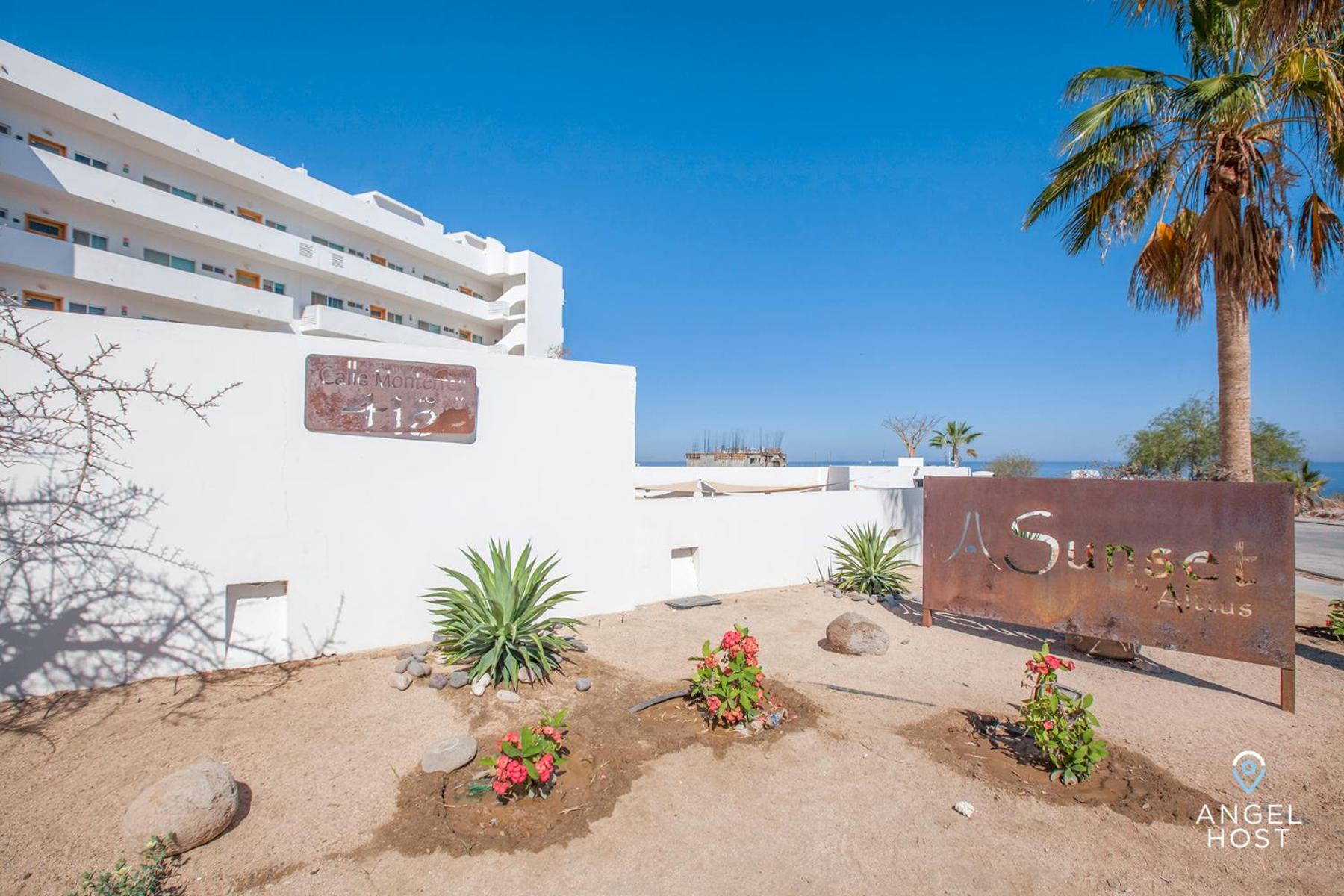 Condos with Spectacular Views & Pool Onsite