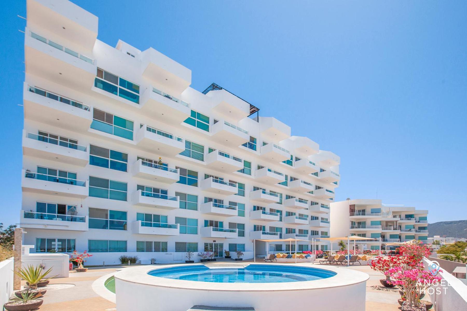 Condos with Spectacular Views & Pool Onsite