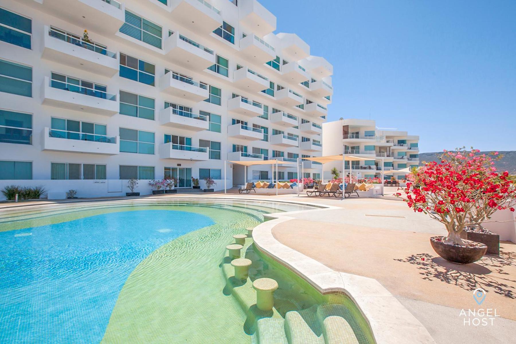 Condos with Spectacular Views & Pool Onsite