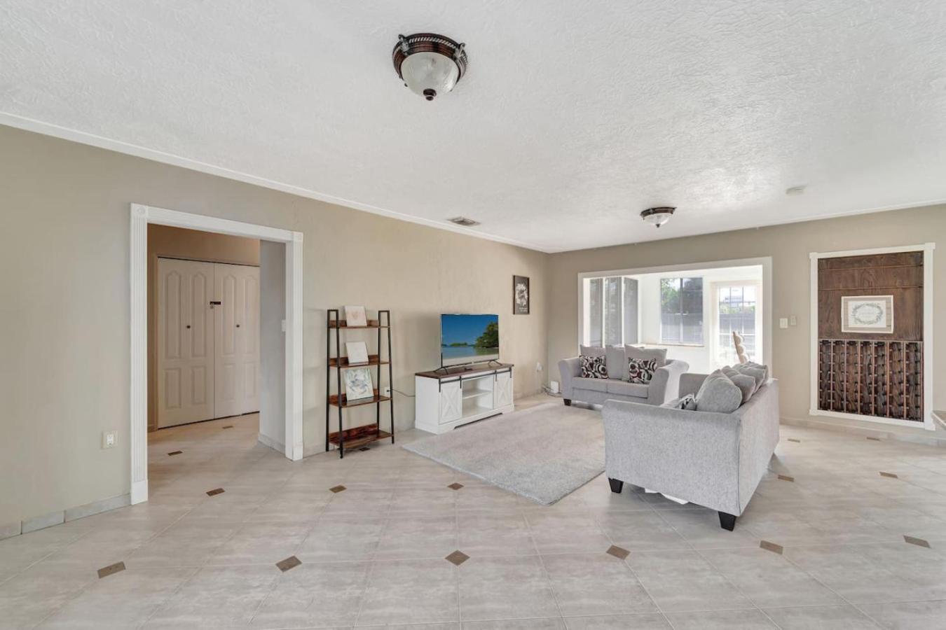 Cozy Retreat pvt rm Close To Siesta Keys J3A shared home
