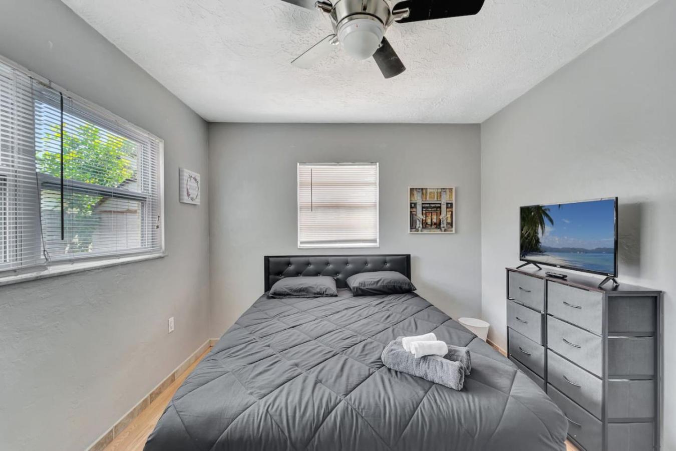 Cozy Retreat pvt rm Close To Siesta Keys J3A shared home