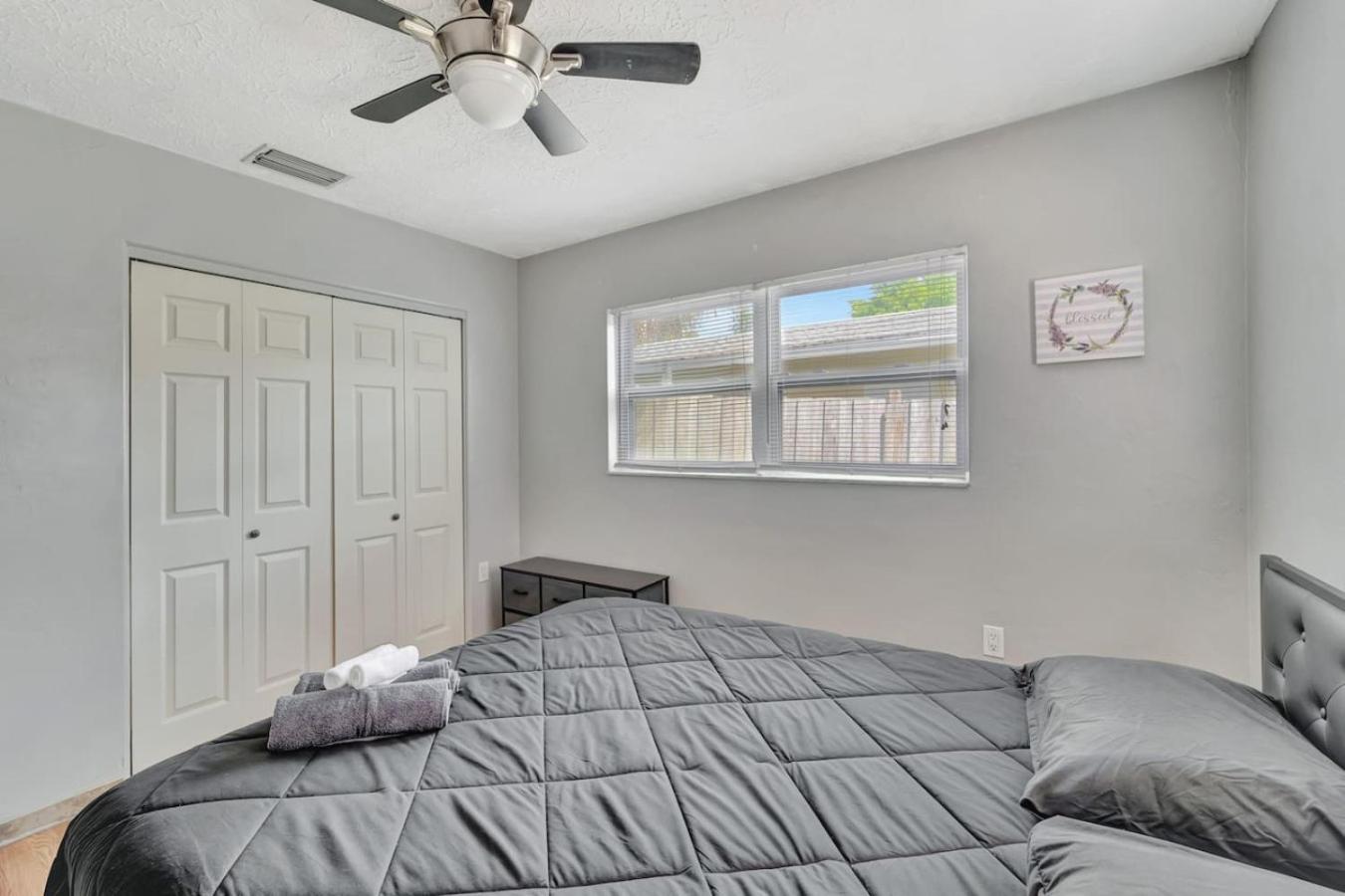 Cozy Retreat pvt rm Close To Siesta Keys J3A shared home