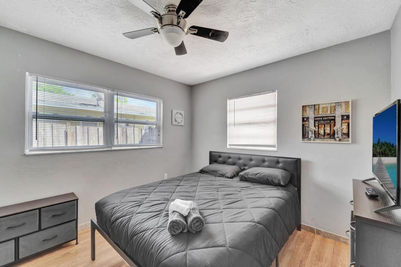 Cozy Retreat pvt rm Close To Siesta Keys J3A shared home