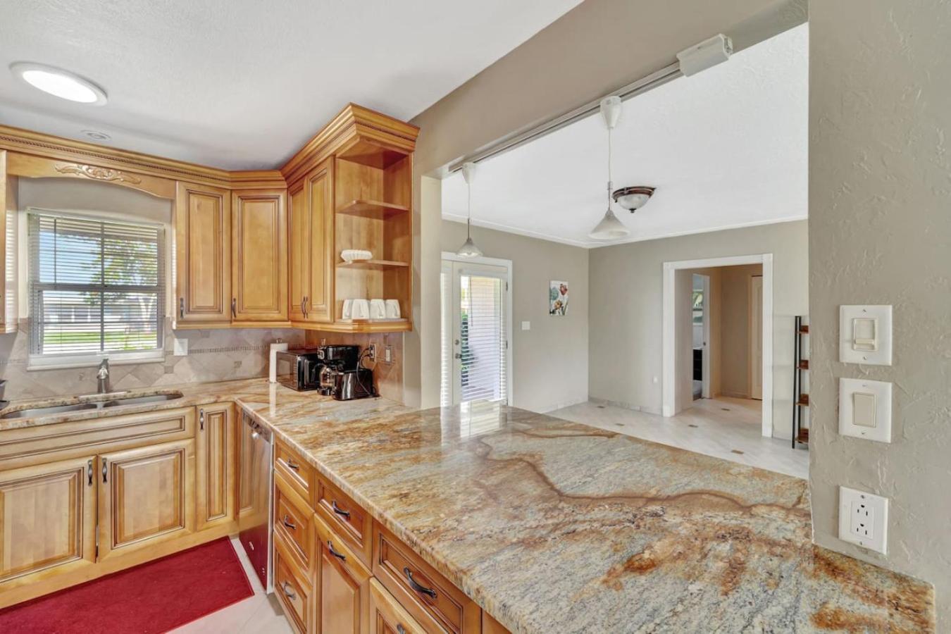 Cozy Retreat pvt rm Close To Siesta Keys J3A shared home