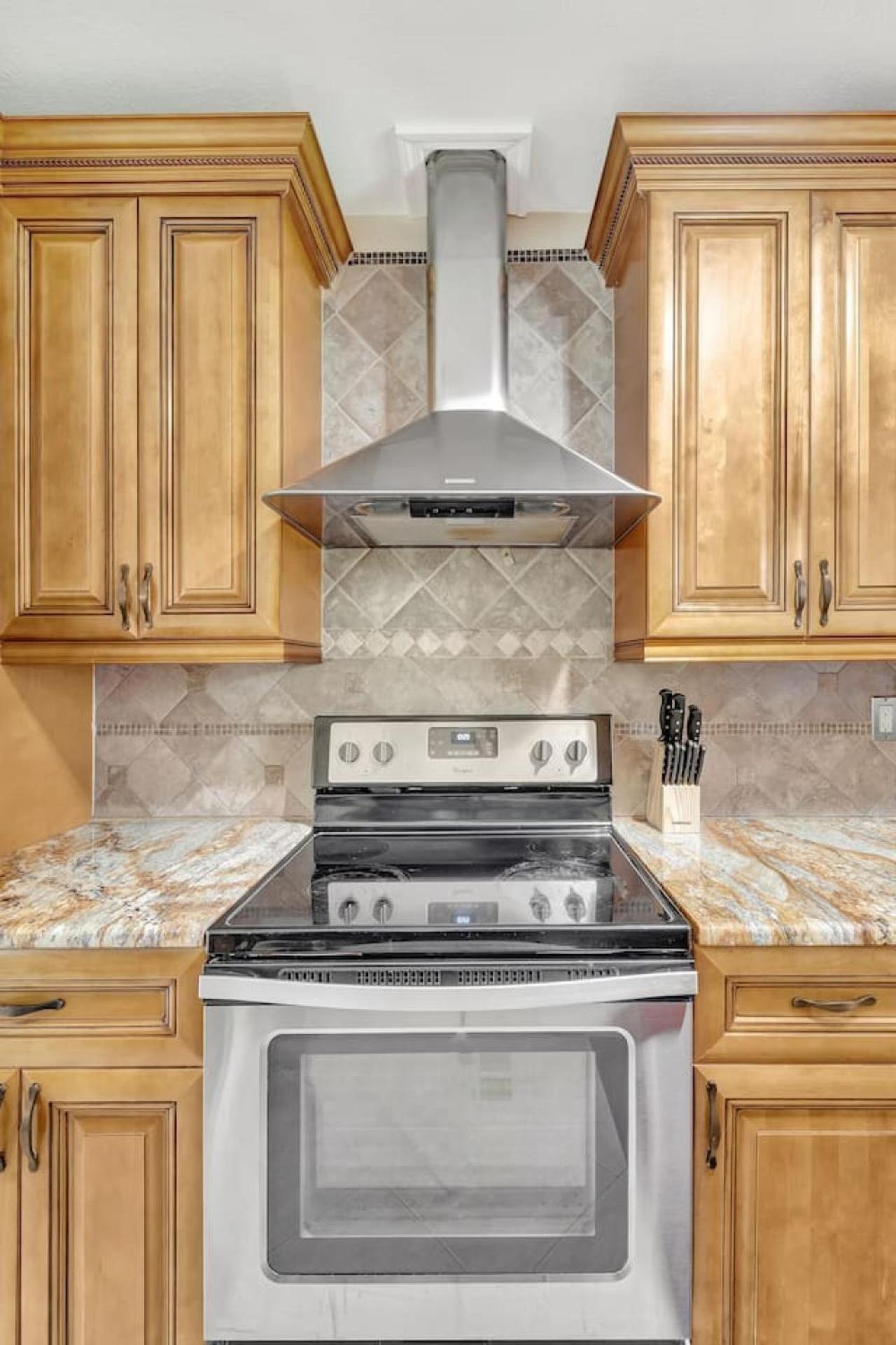 Cozy Retreat pvt rm Close To Siesta Keys J3A shared home