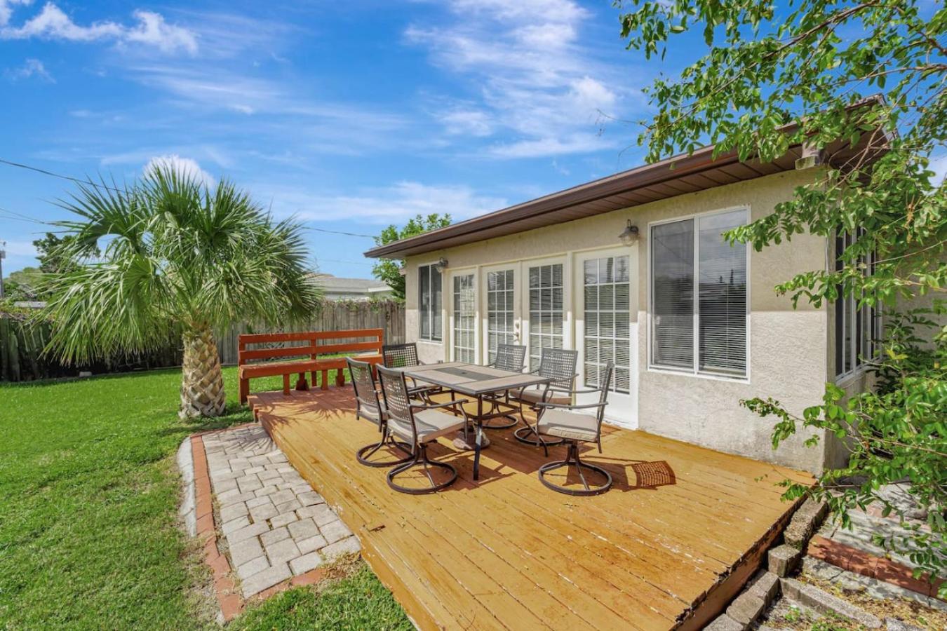 Cozy Retreat pvt rm Close To Siesta Keys J3A shared home