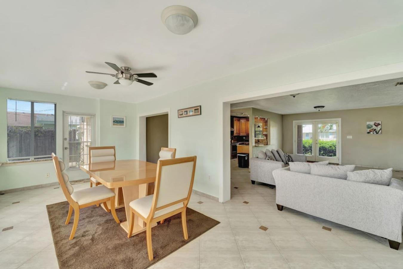 Cozy Private Rm Near Beach Travelers Welcome J1A shared home