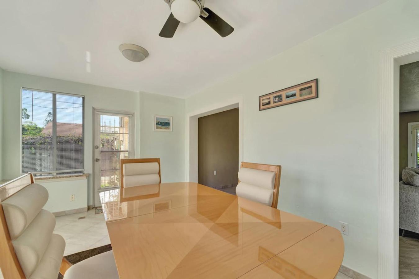 Cozy Private Rm Near Beach Travelers Welcome J1A shared home