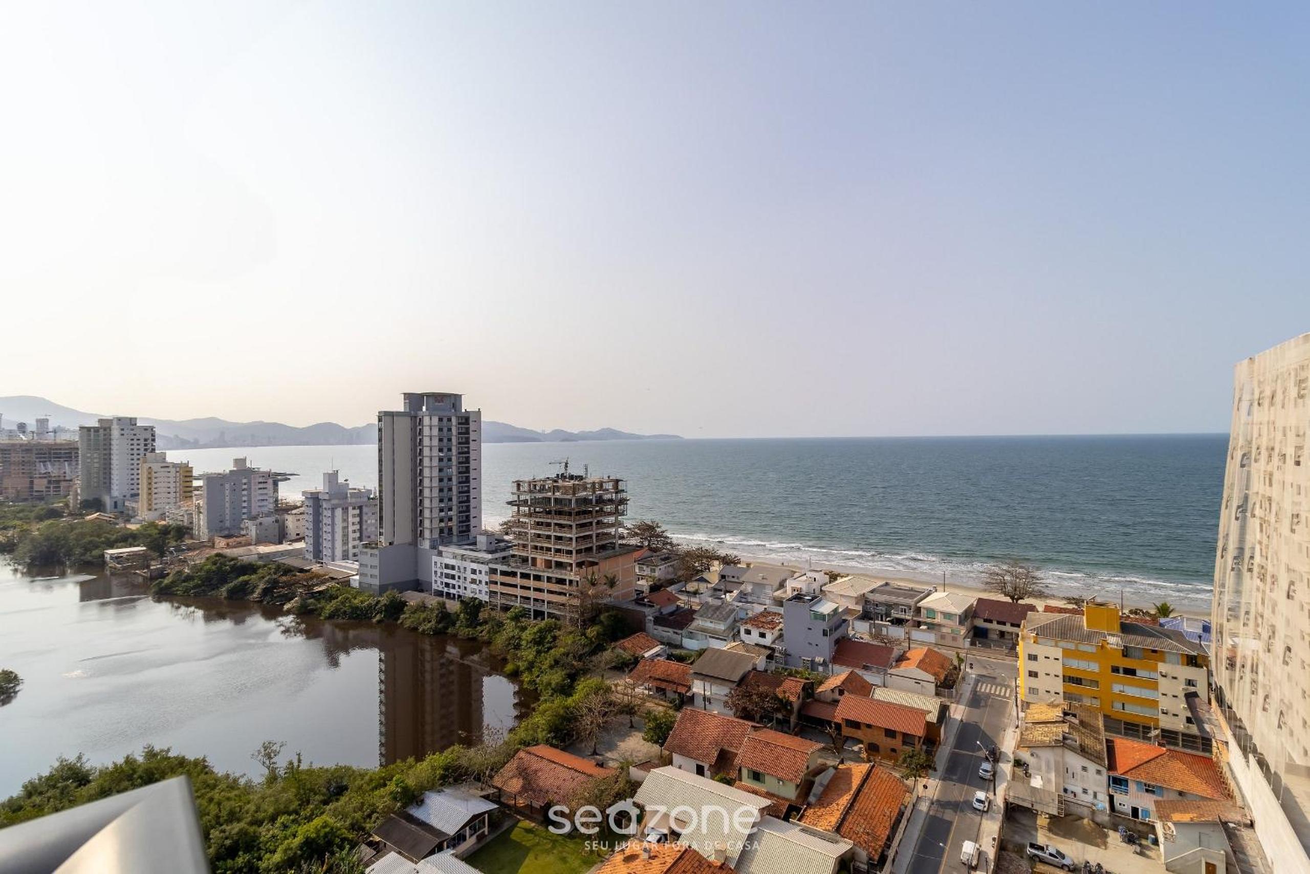 Enjoy the best of Perequê just 150m from the sea! CLE