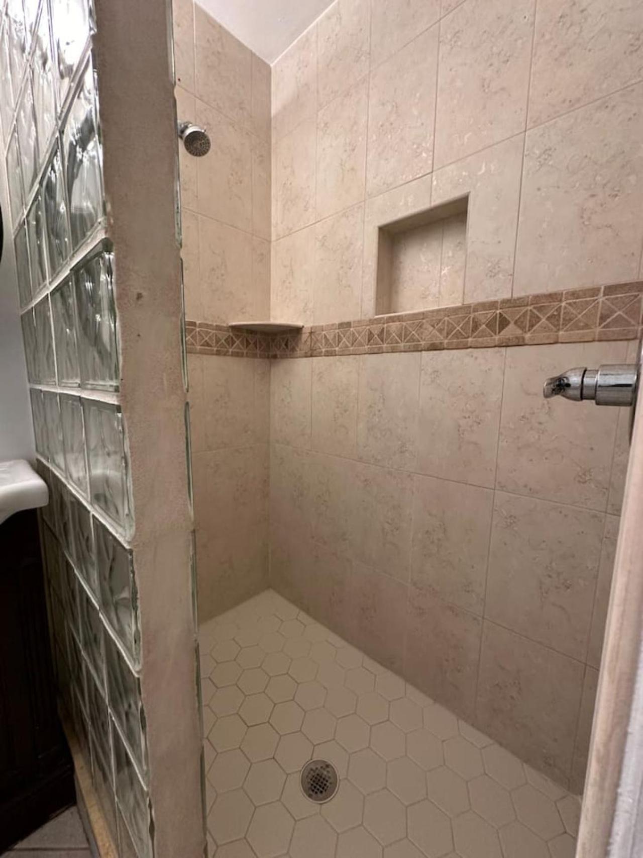 Eco Private Suite Rm w Bath Golf Nearby J2A shared home