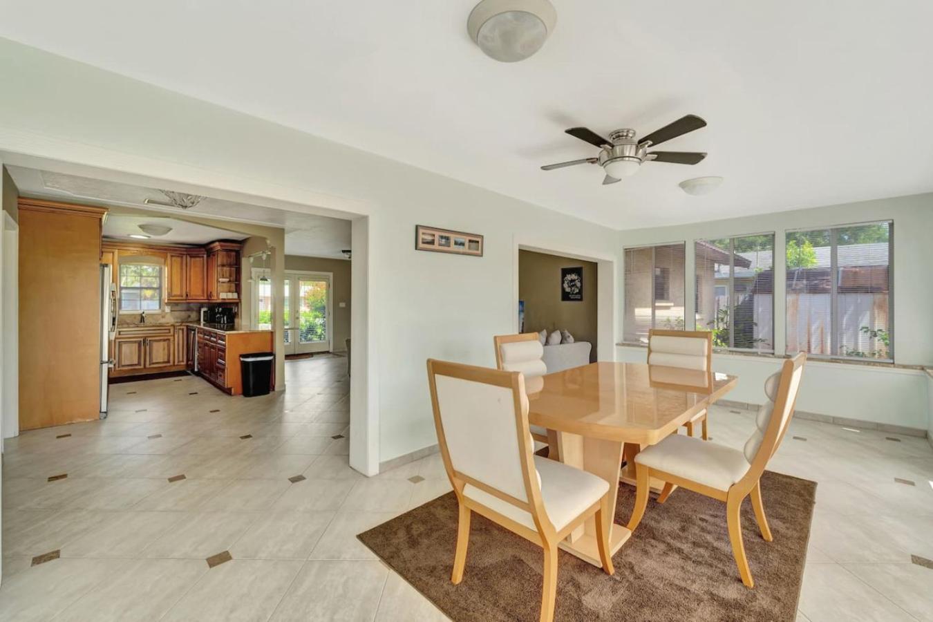 Eco Private Suite Rm w Bath Golf Nearby J2A shared home