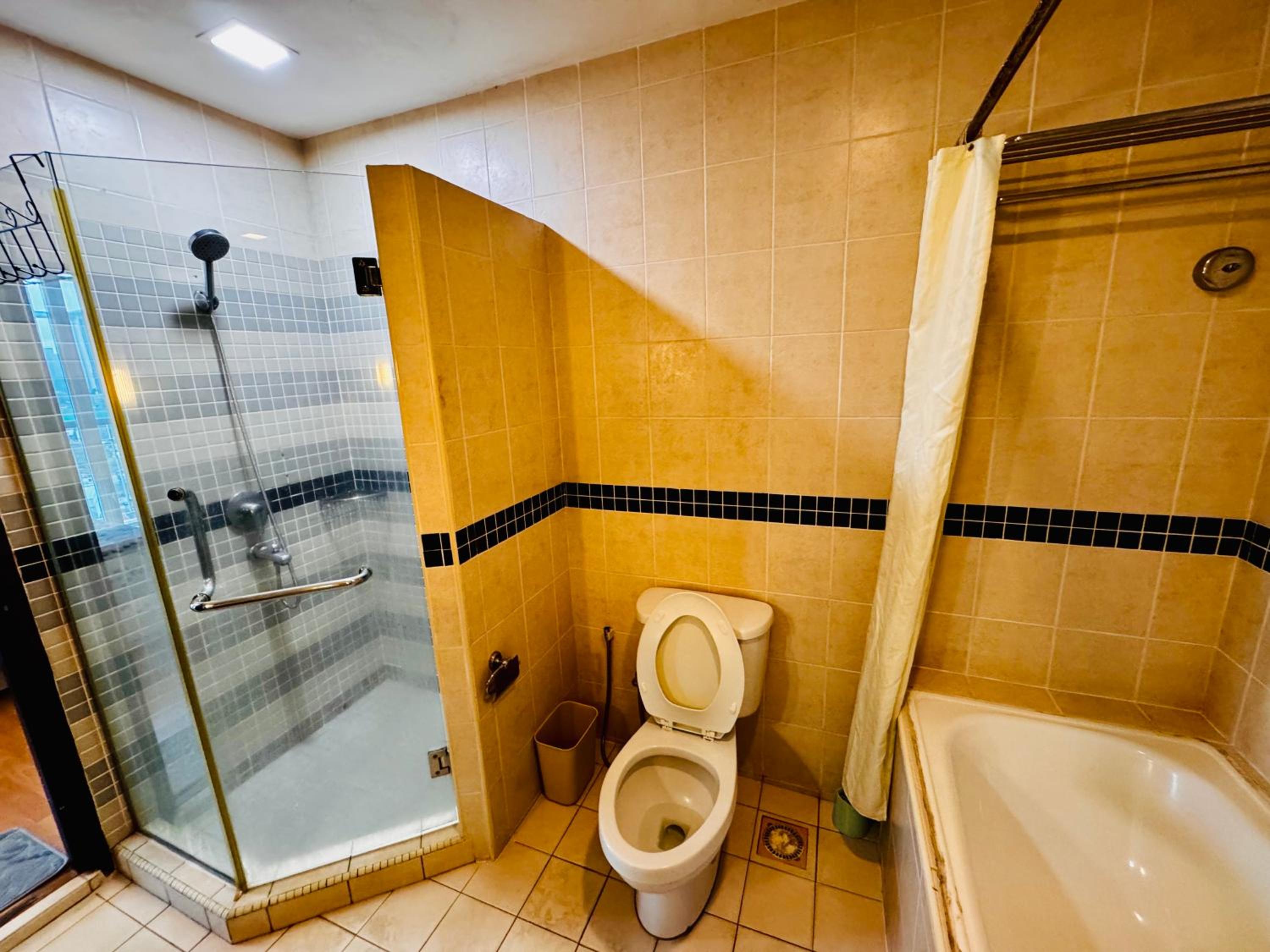 126 Bukit Ceylon 5 minutes KLCC Jalan Alor Pavilion Bukit Bintang 2R2B 8Pax