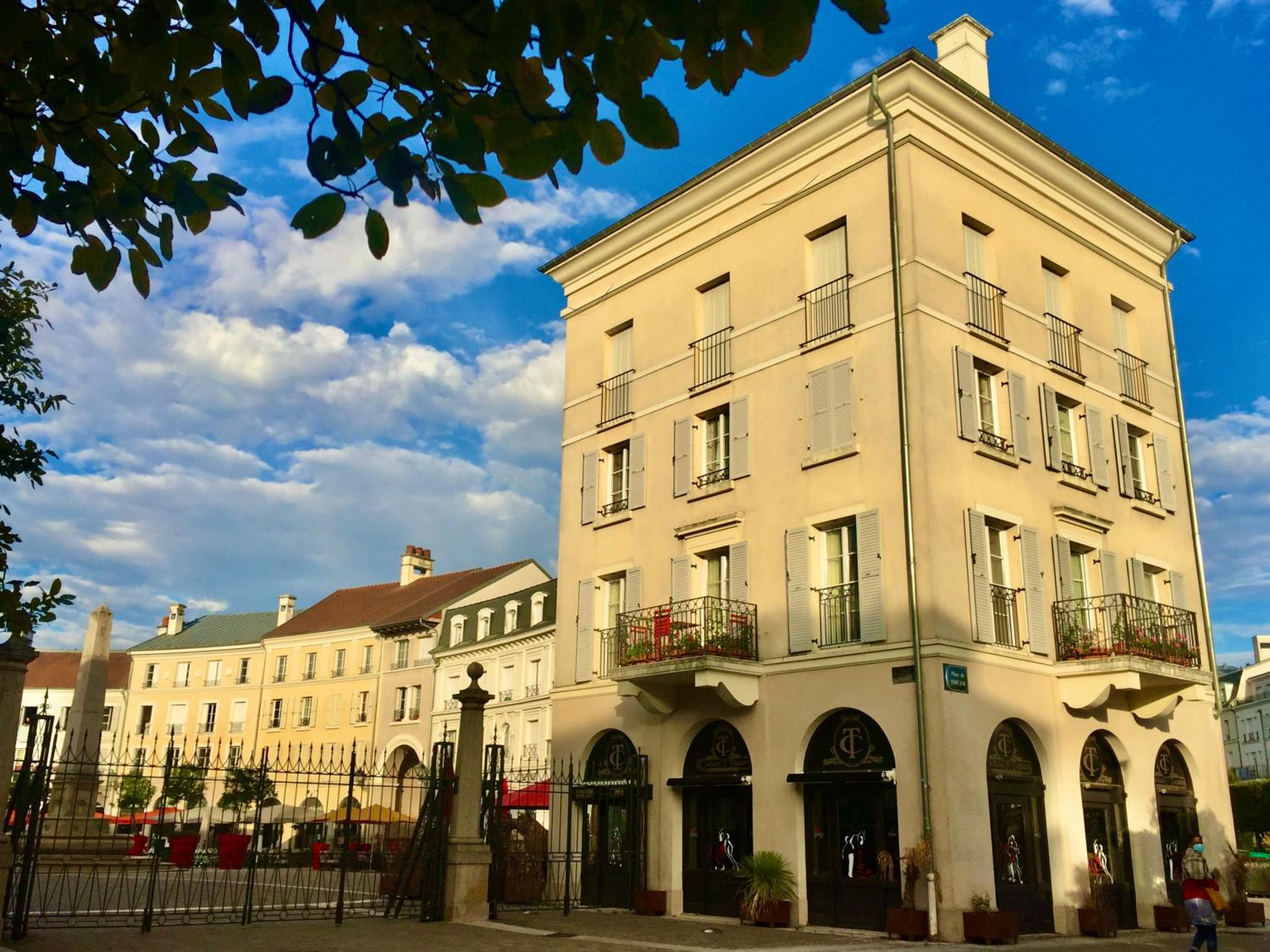 Apt Place de Toscane - 4min Disneyland-PARIS