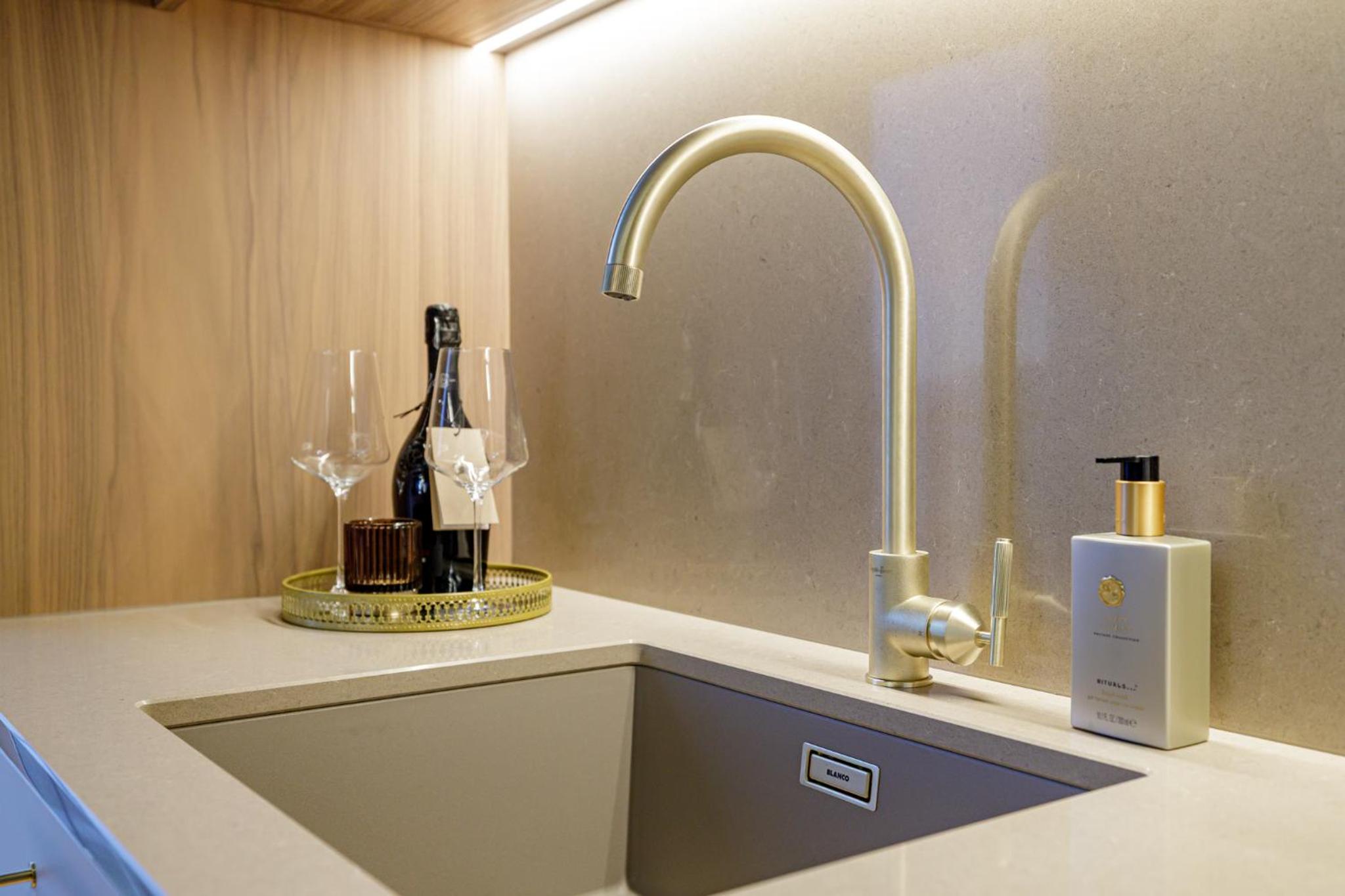 Golden Moon Apartment