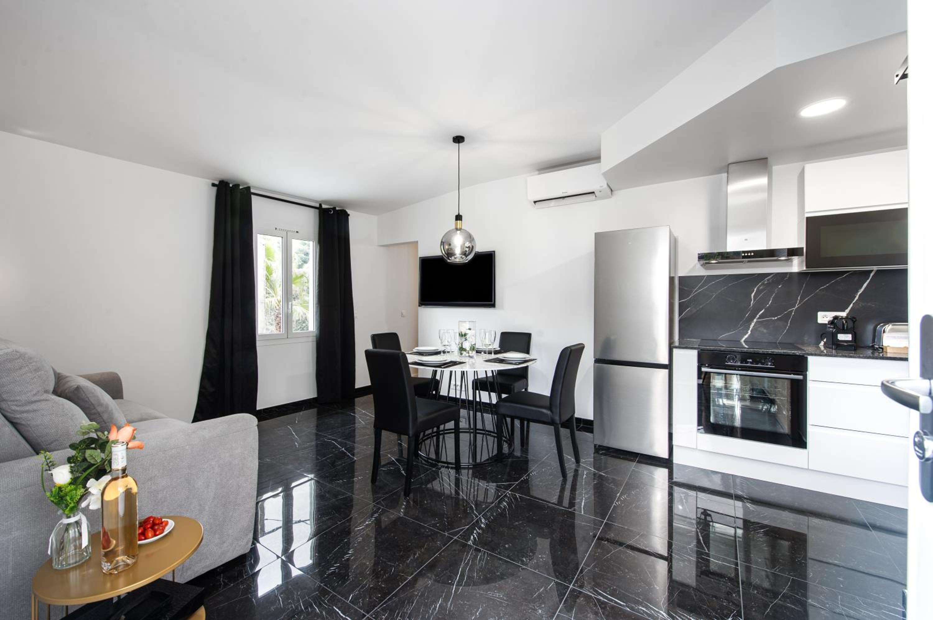 ACACIAS - Agréable maison mitoyenne - Jacuzzi - Parking privé