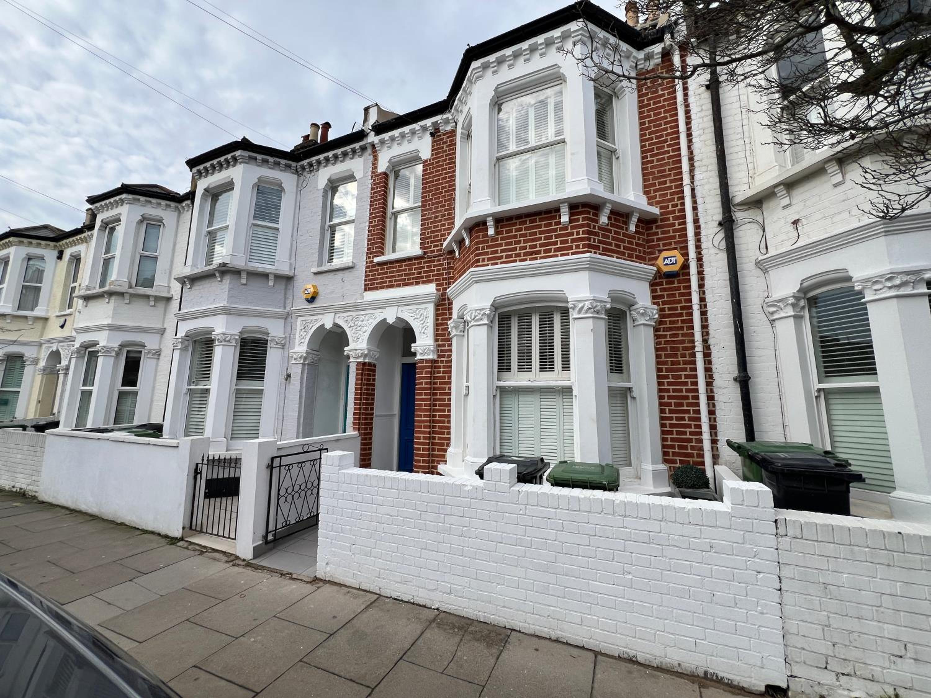 Fulham Spacious 4BD Home, Parking & Garden, WiFi