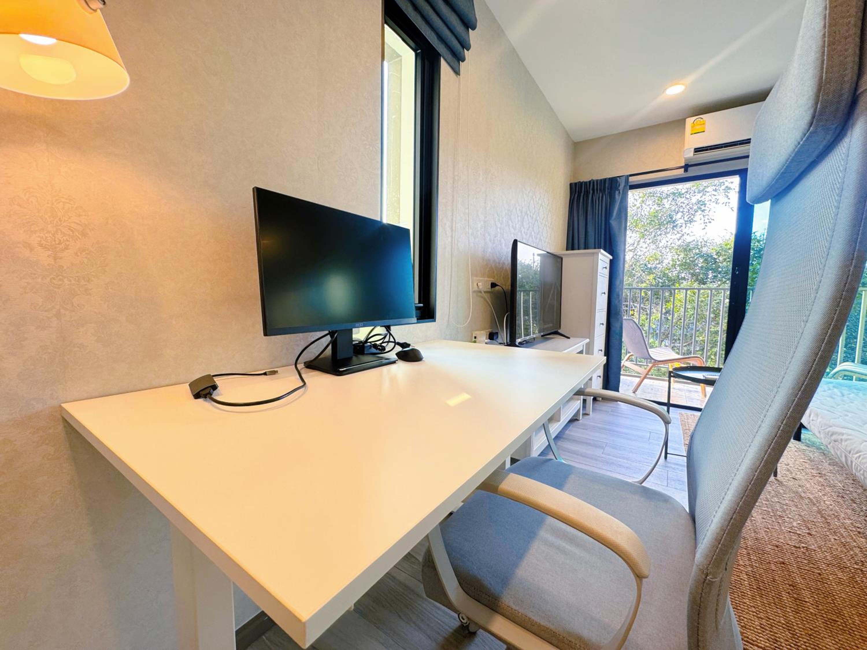 Digital Nomad Home Away With Pool & Gym
