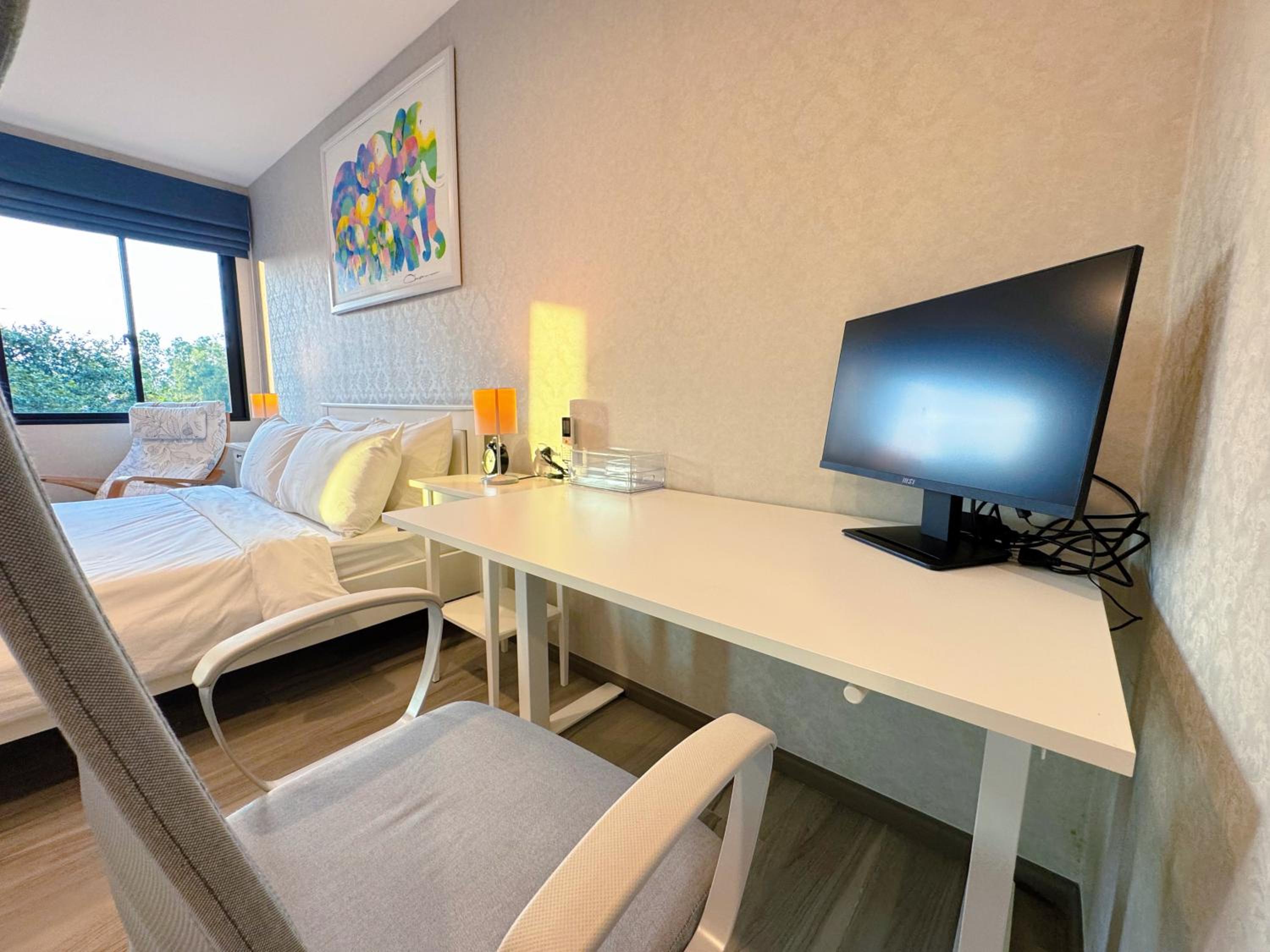 Digital Nomad Home Away With Pool & Gym