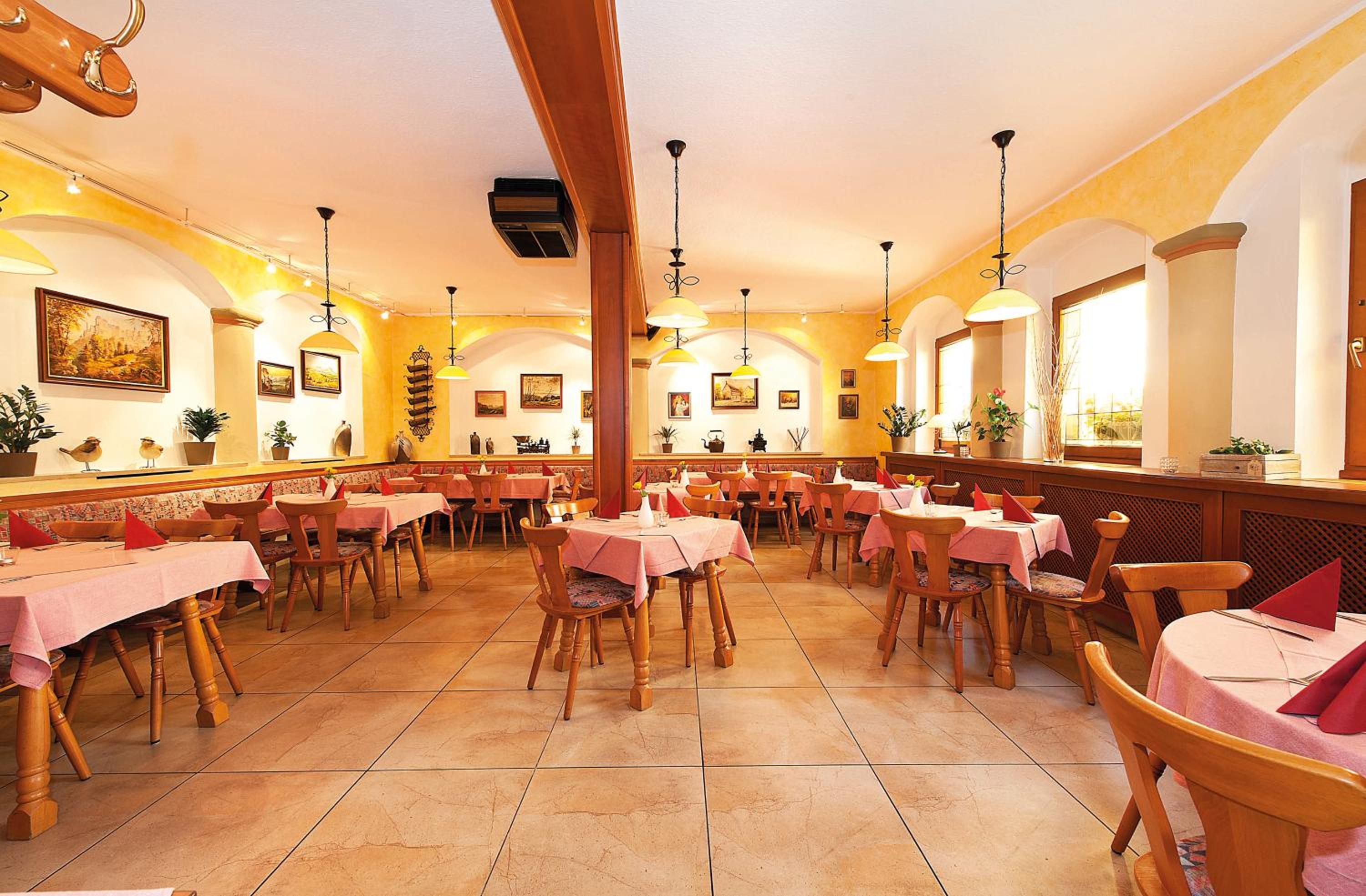 Gasthaus& Pension Zum Roten Haus